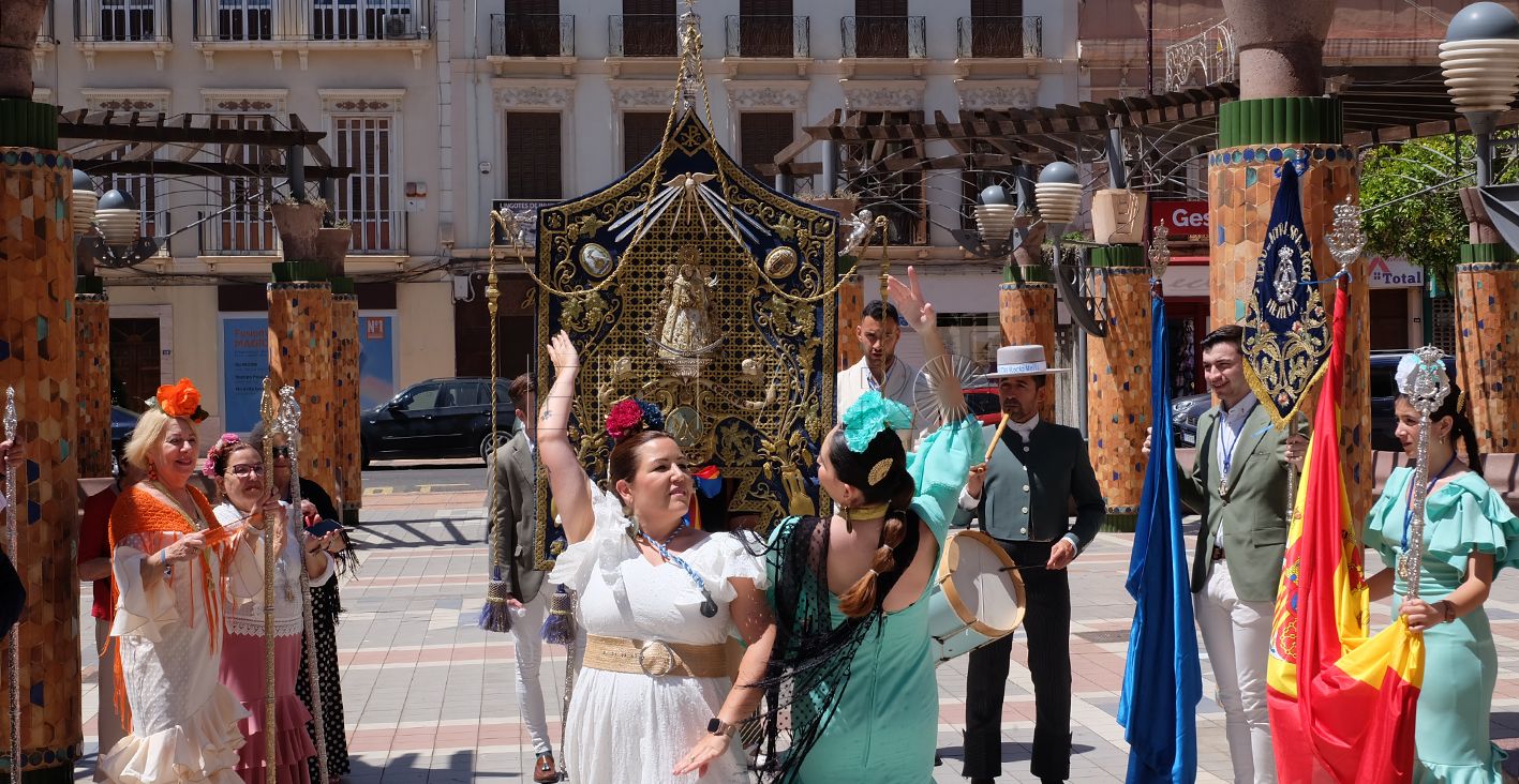 Melilla camina con el alma: el Simpecado del Rocío ya está en su altar
