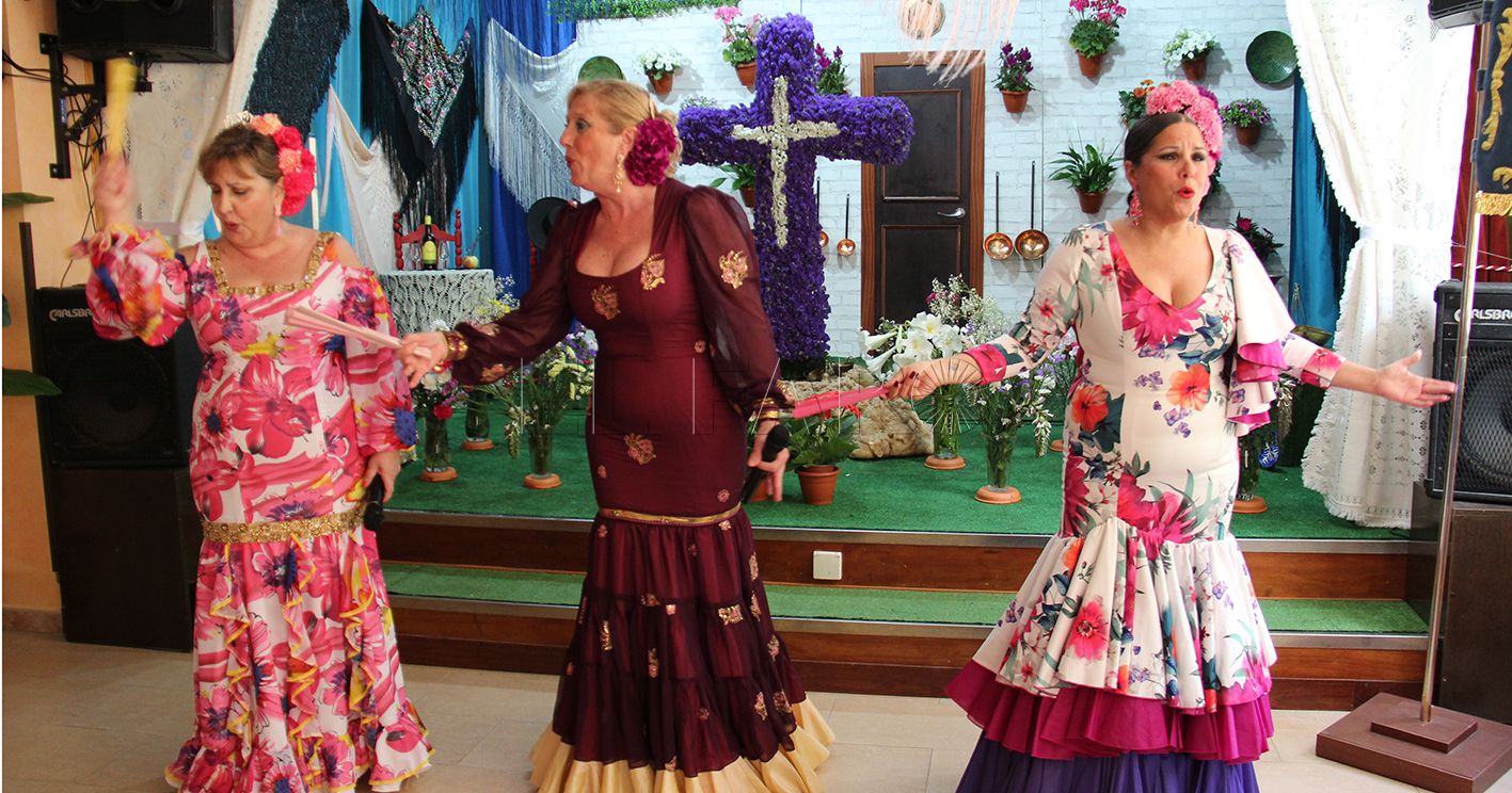 La Casa de Melilla en Málaga inaugura su Cruz de Mayo