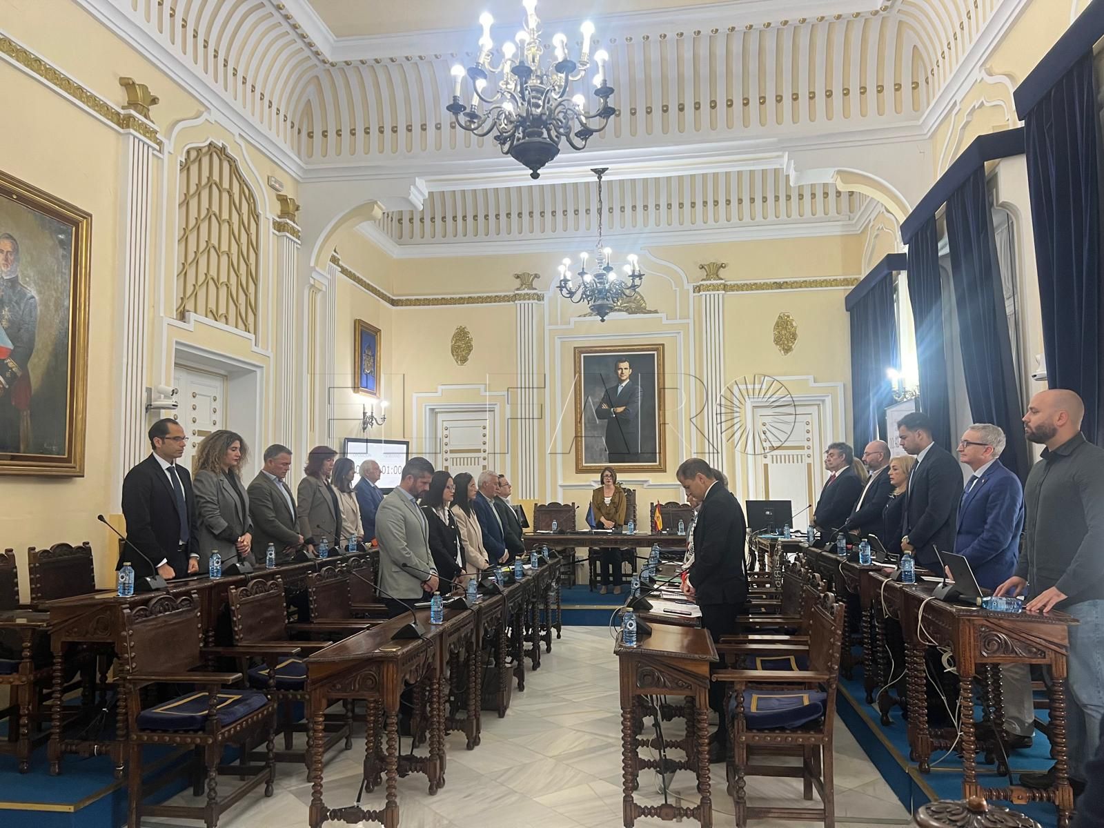 Un pleno tranquilo rinde homenaje a las víctimas de violencia de género