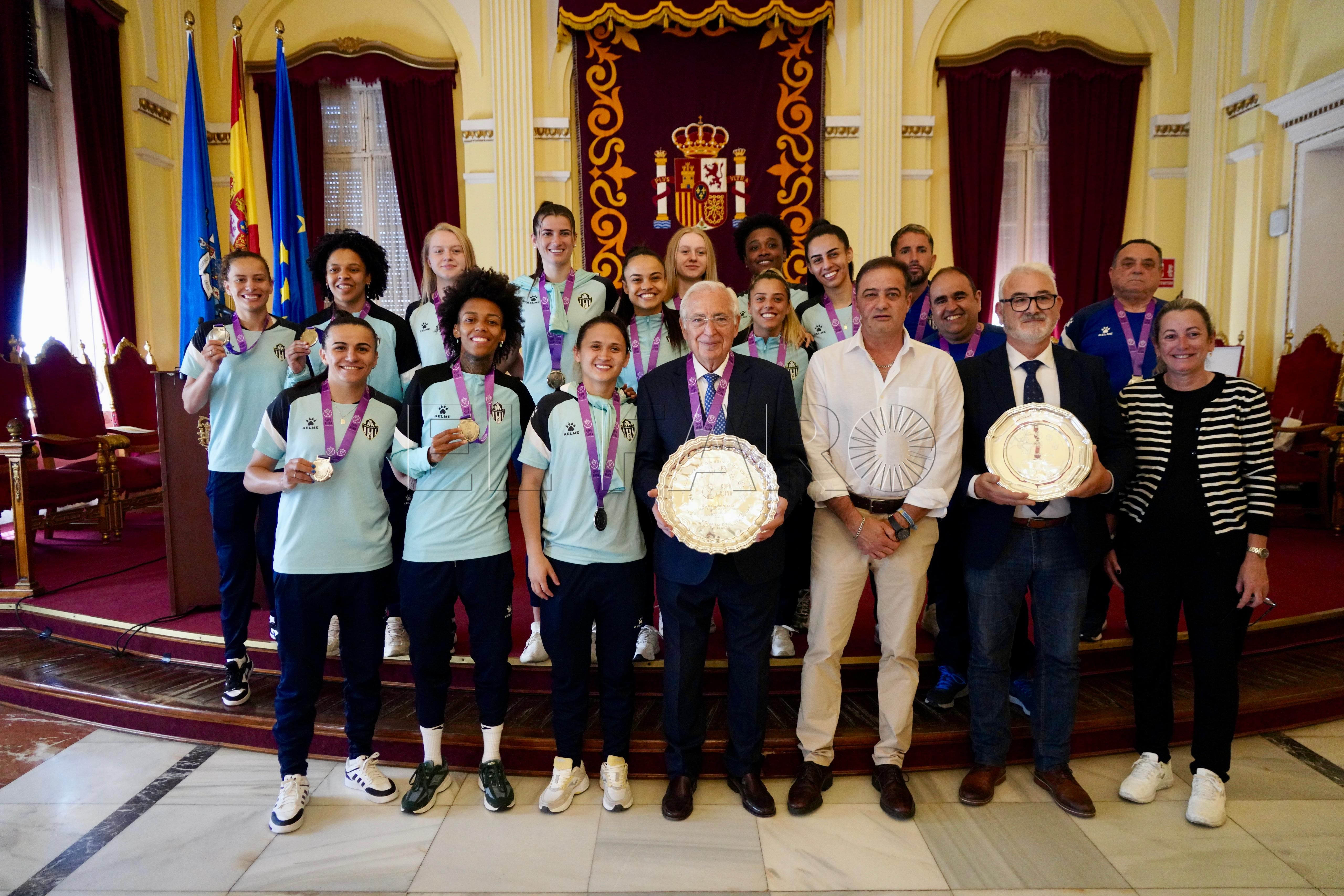 El MCD Torreblanca visita el Salón Dorado de la Ciudad