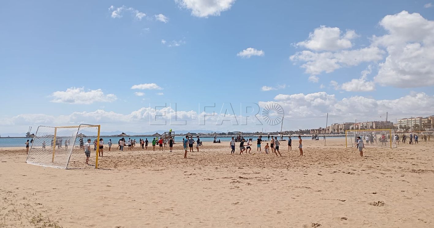 Un día de playa para empezar la temporada de baño