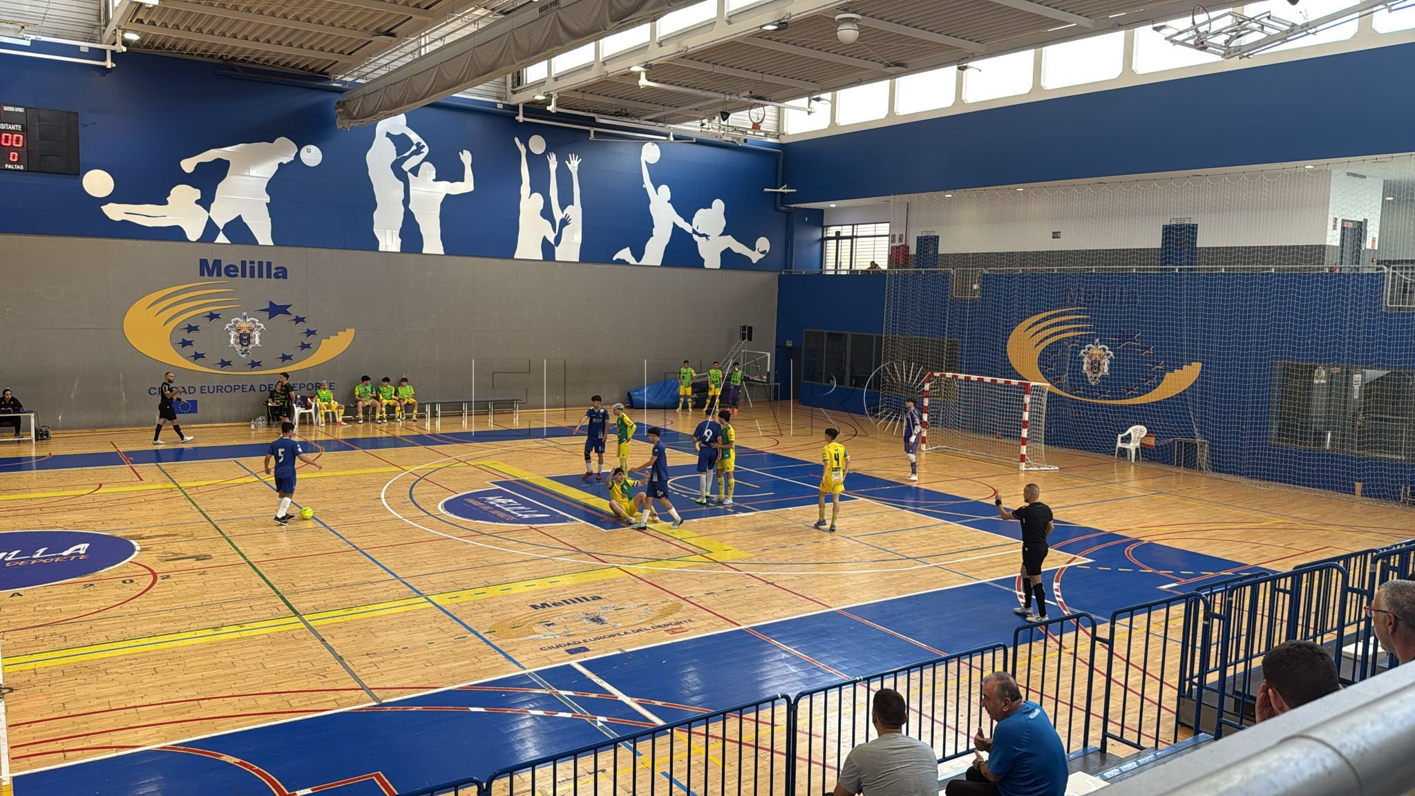 El Rusadir barre de la pista al líder, el Jaén FS