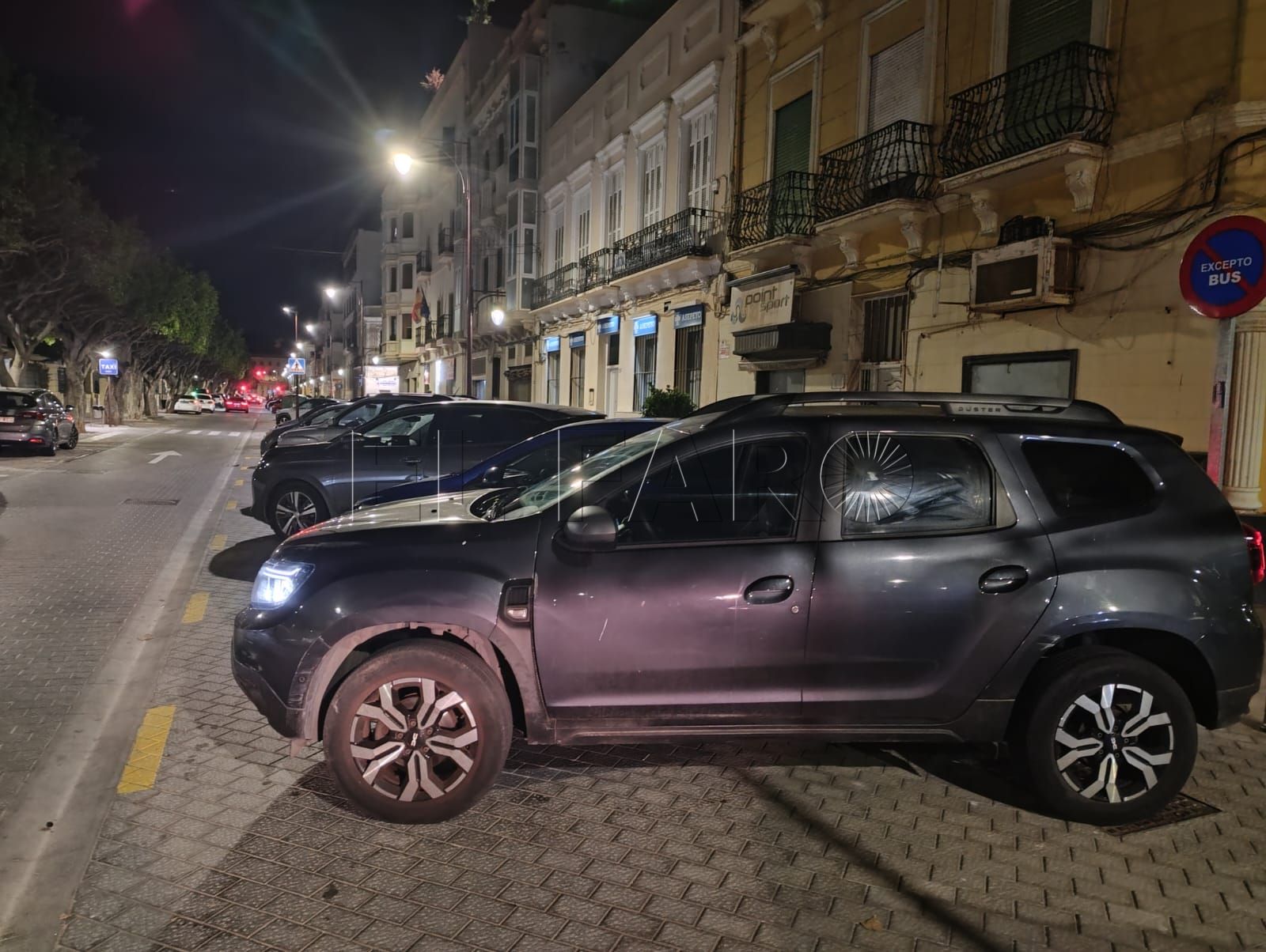 La Policía localiza a la dueña de un coche que se había dejado encendido en la calle