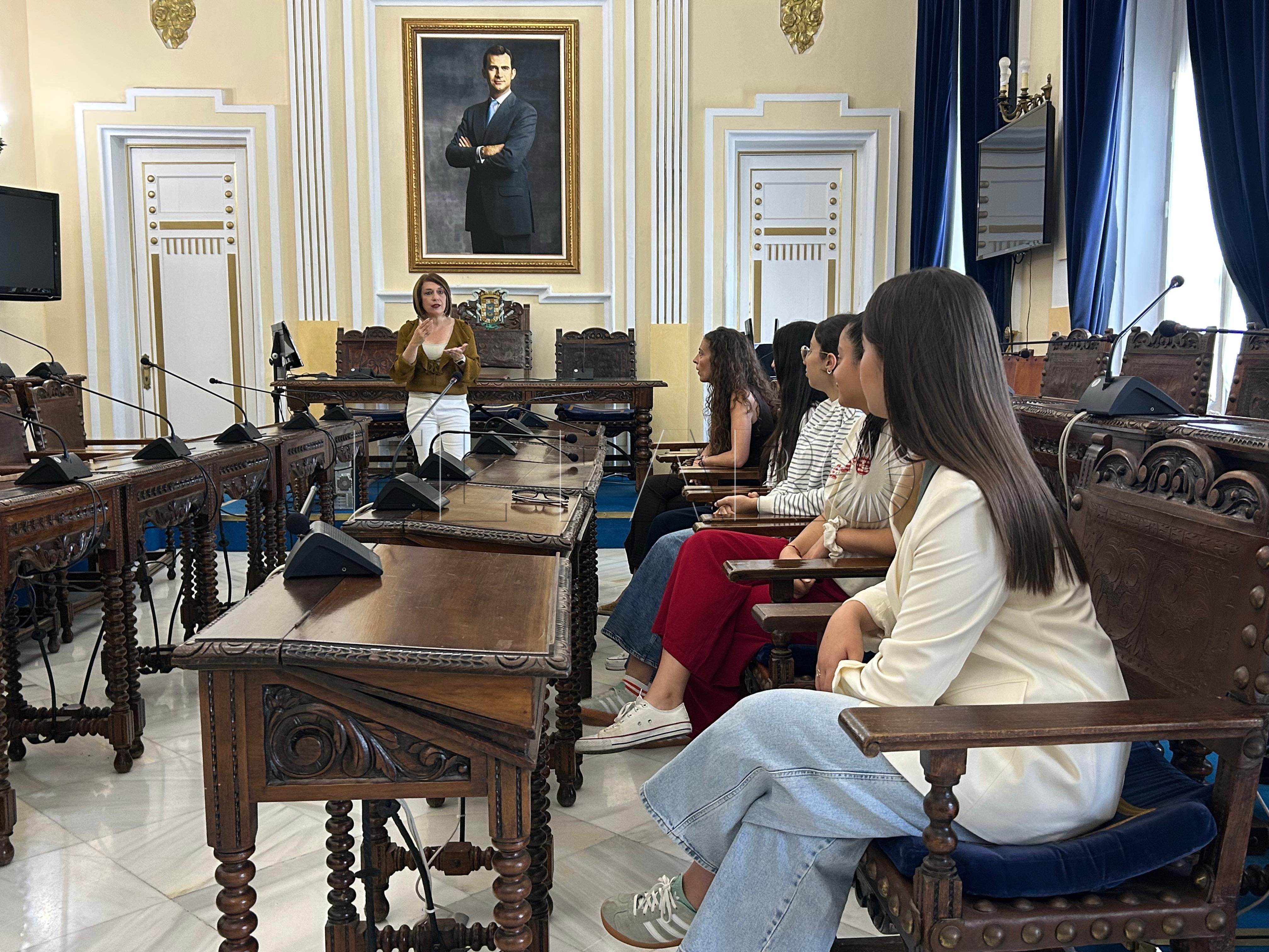 Alumnos del IES Leopoldo Queipo conocen el Palacio de la Asamblea