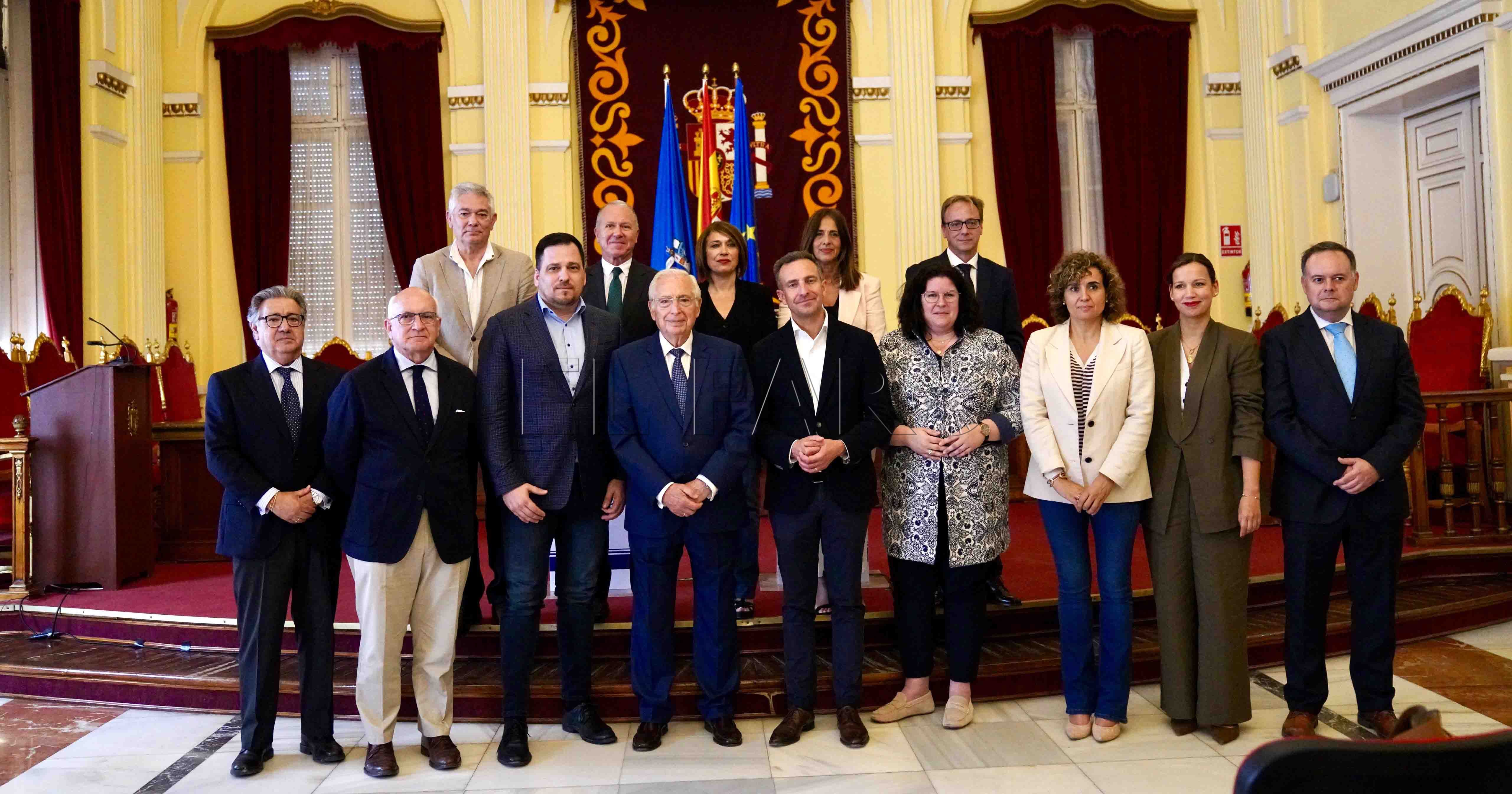 Los eurodiputados junto al presidente Imbroda