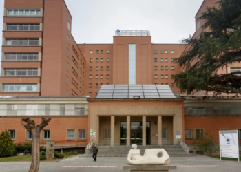 Hospital Trueta de Girona, donde fue trasladada la niña. / EFE