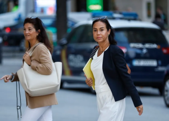 El juez imputa a la expresidenta de ADIF por los contratos de la expareja de Ábalos