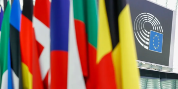 Banderas en el Parlamento Europeo. / EFE
