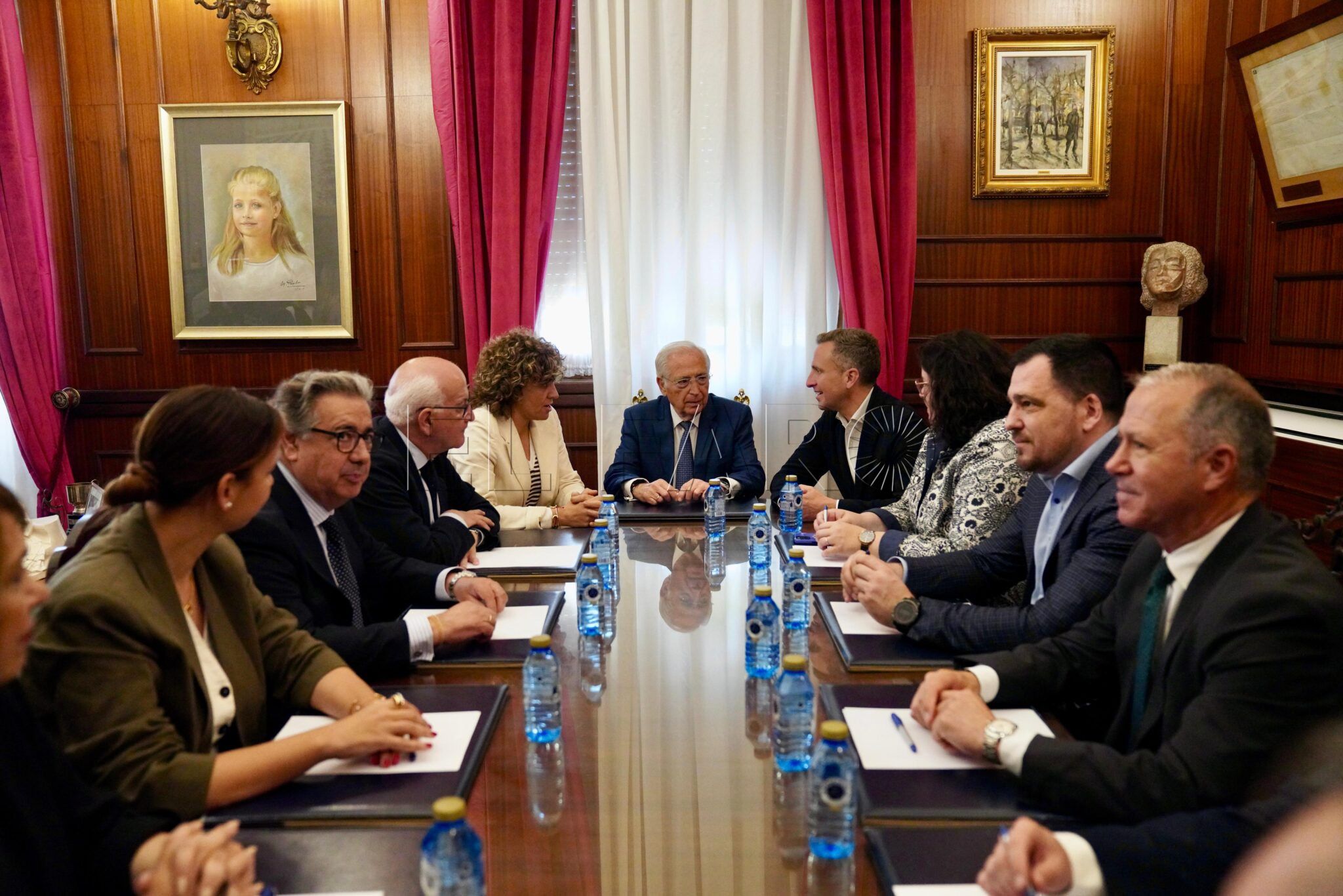 Echeverría confía en que la visita de los eurodiputados del PP tenga su "impacto" en Bruselas