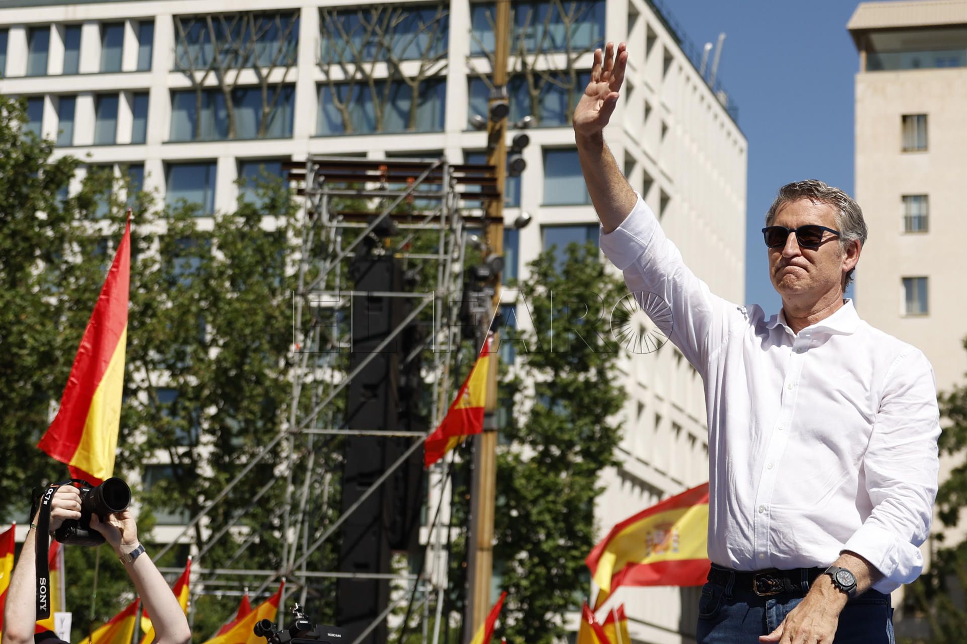 Feijóo exige a Sánchez que se "rinda" ante la democracia