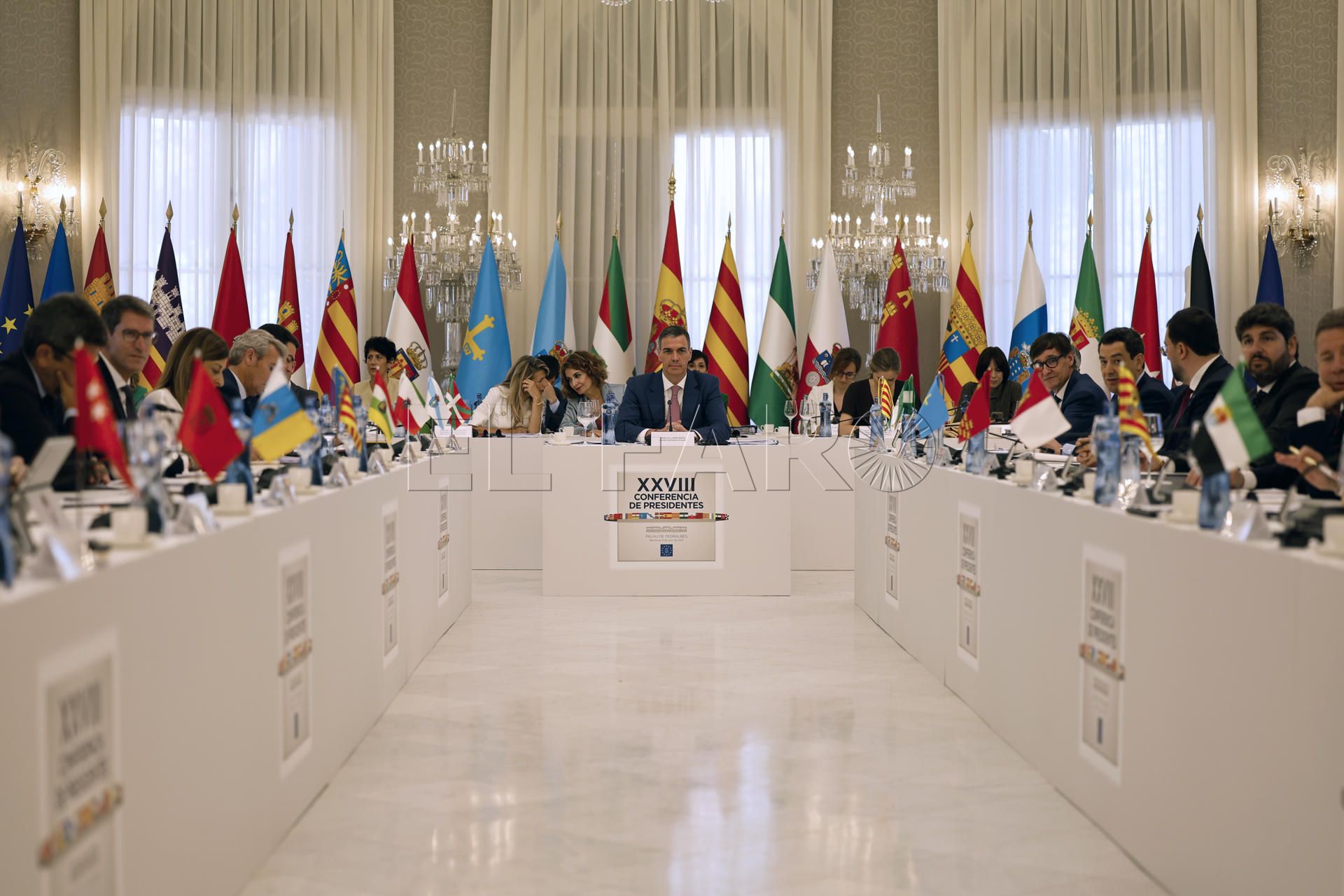 Sánchez asegura ante los presidentes autonómicos que prevé agotar la legislatura