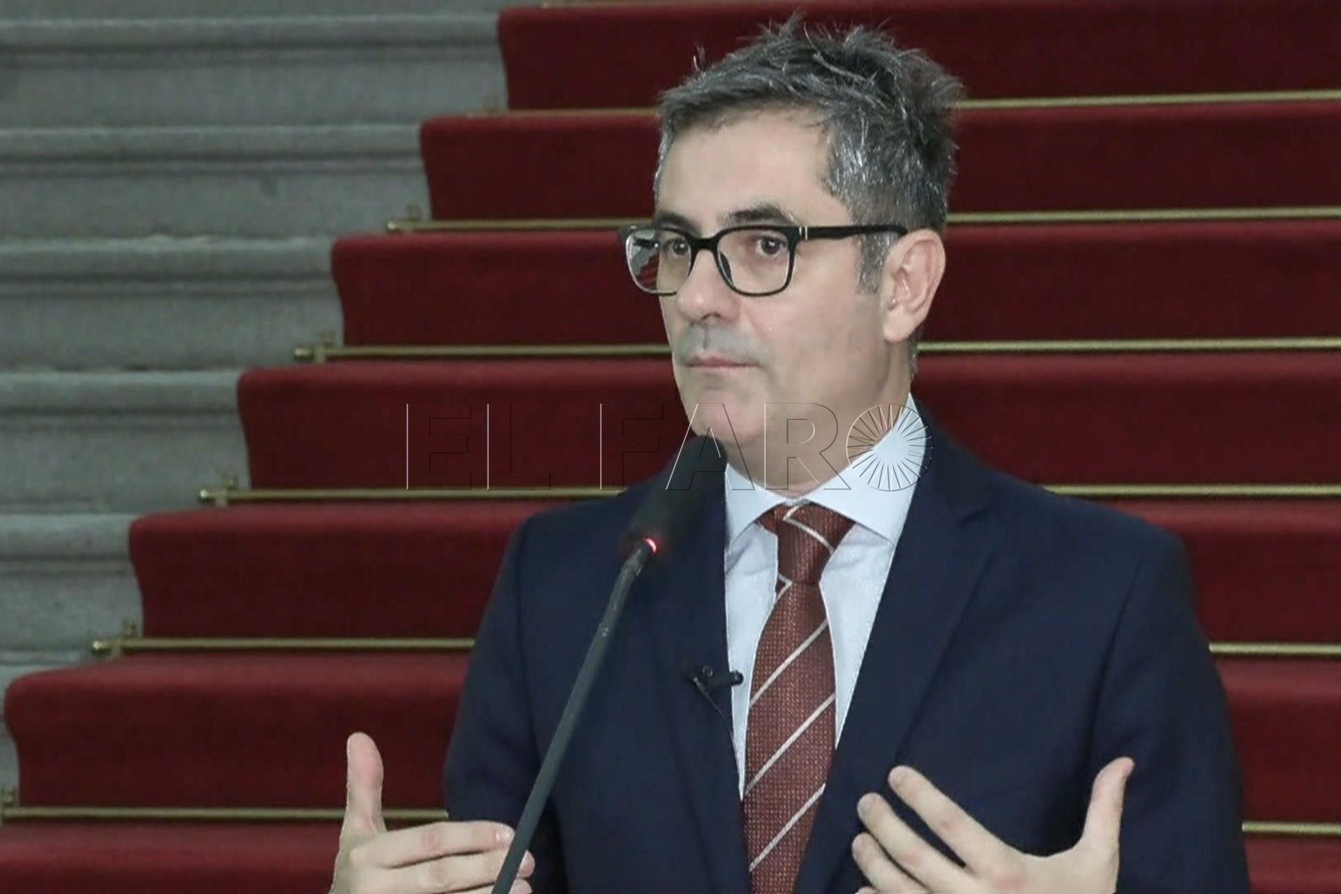 El ministro de Presidencia, Justicia y Relaciones con las Cortes, Félix Bolaños, antes de participar en la inauguración de una jornada de debate en el Centro de Estudios Políticos y Constitucionales. EFE