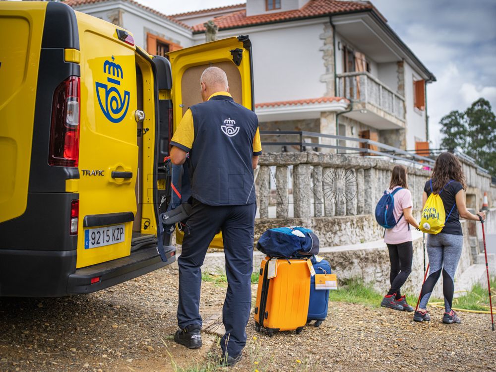 Correos lanza el transporte de mochilas en el Camino Portugués, que beneficiará a cientos de melillenses