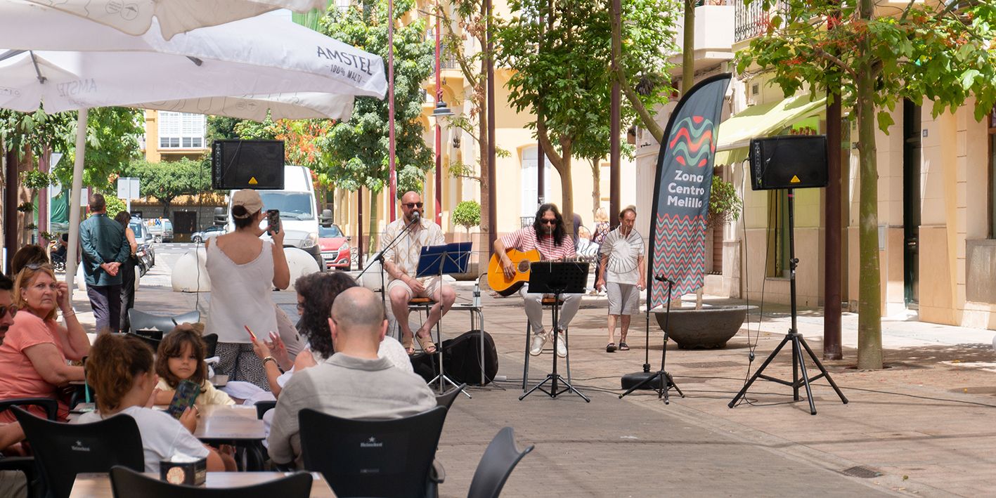El centro de Melilla gira con premios, música y diversión para todos
