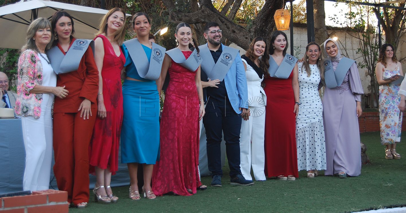 Los alumnos de Ciencias de la Salud celebran su graduación en el V Pino