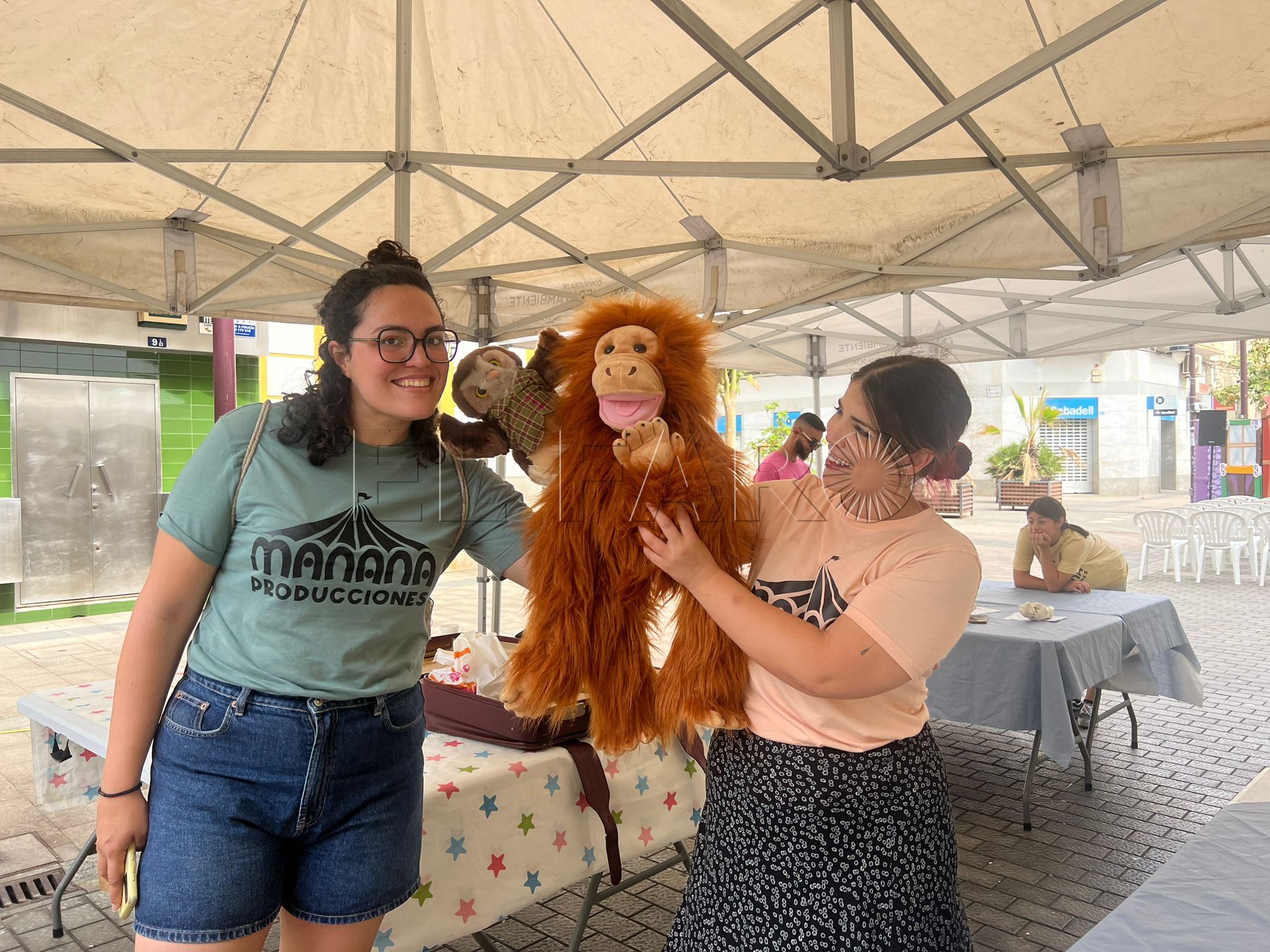La Feria del Libro concluye con el teatro de guiñoles, juegos familiares y talleres infantiles