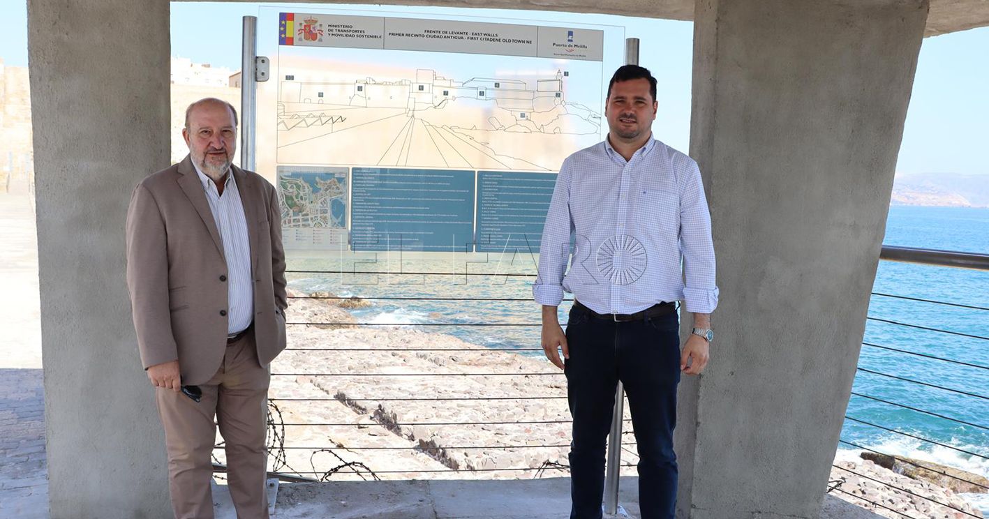 La Autoridad Portuaria instala un panel informativo para poner en valor las vistas del paseo del espaldón hacia Melilla la Vieja