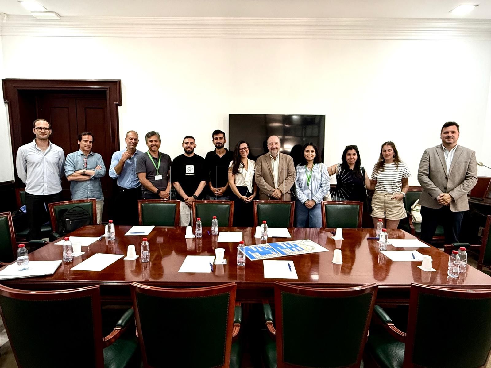 Manuel Ángel Quevedo con los representantes de Norman Foster