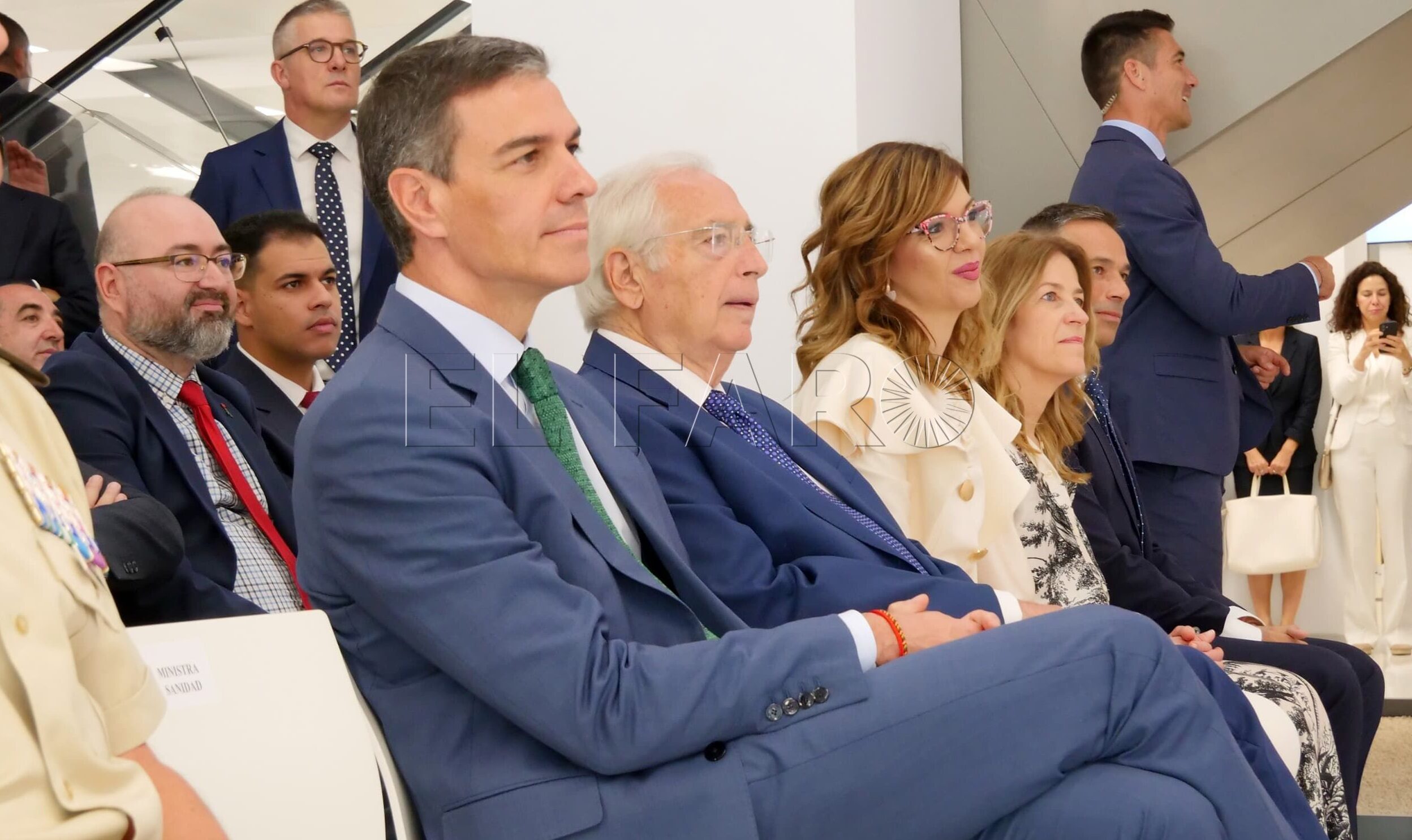 Moh responde a Imbroda: “Critican las fotos, pero el PP lleva prensa hasta para presentar un single”