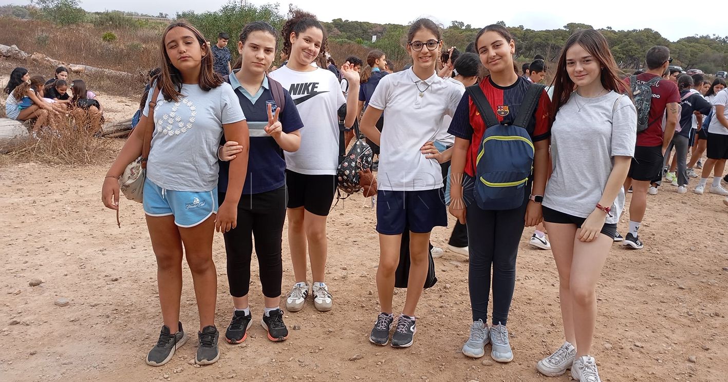 Un grupo de alumnos del CEIP Anselmo Pardo, de caminata por el barranco del Nano