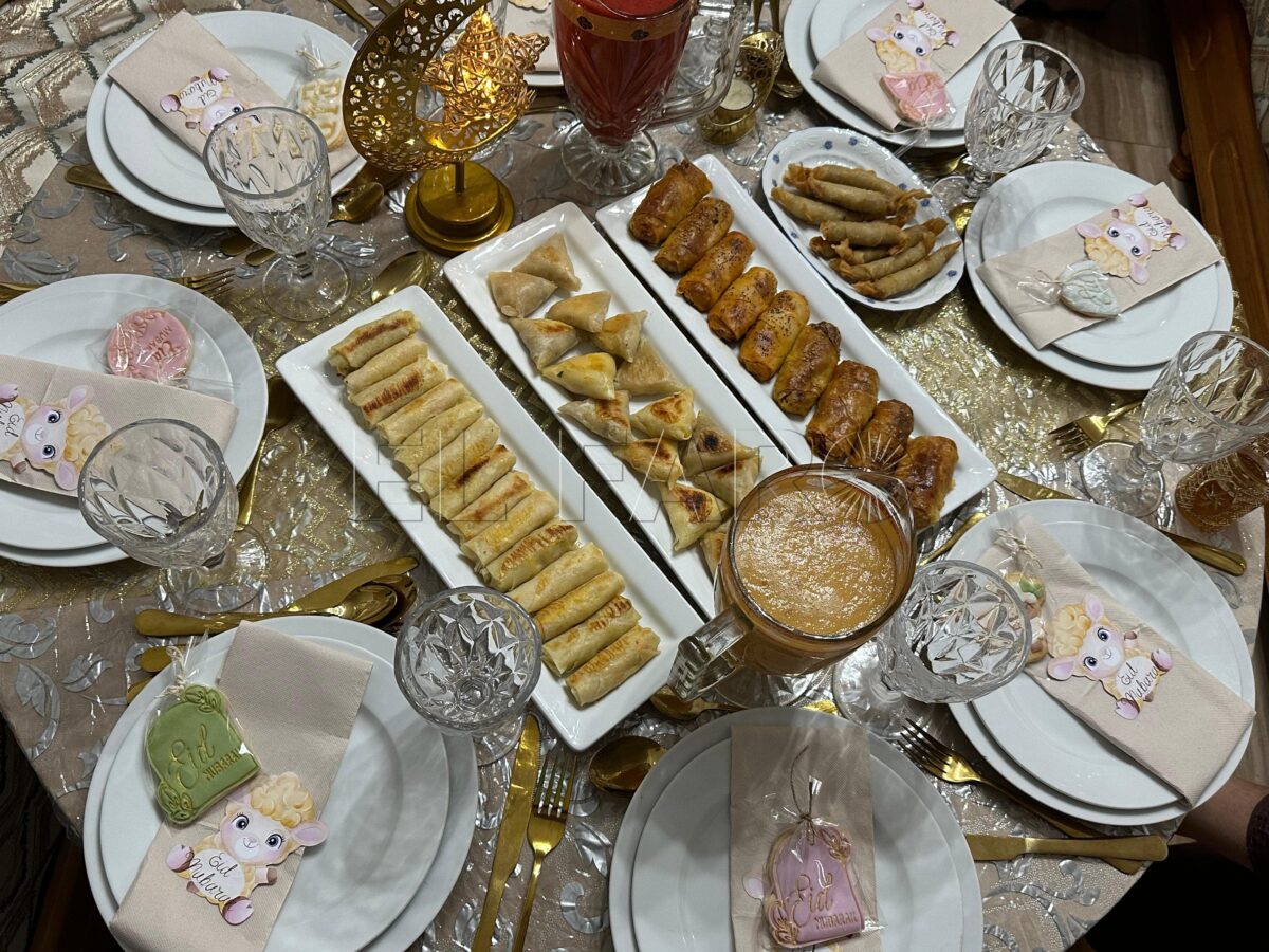 Las familias de la comunidad musulmana se preparan para la Pascua Grande