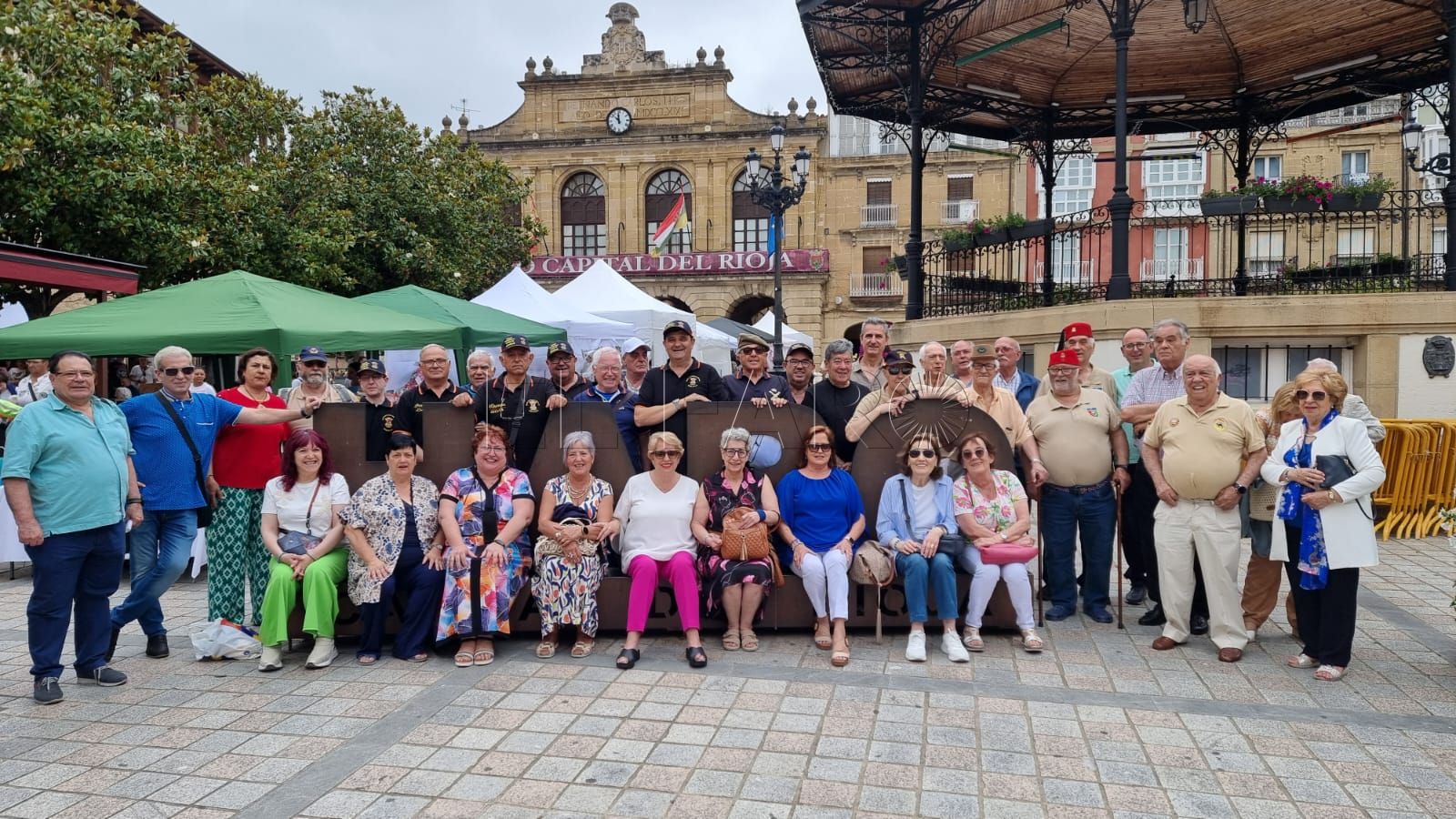 Más de 60 veteranos del servicio militar en Melilla se reencuentran en Haro