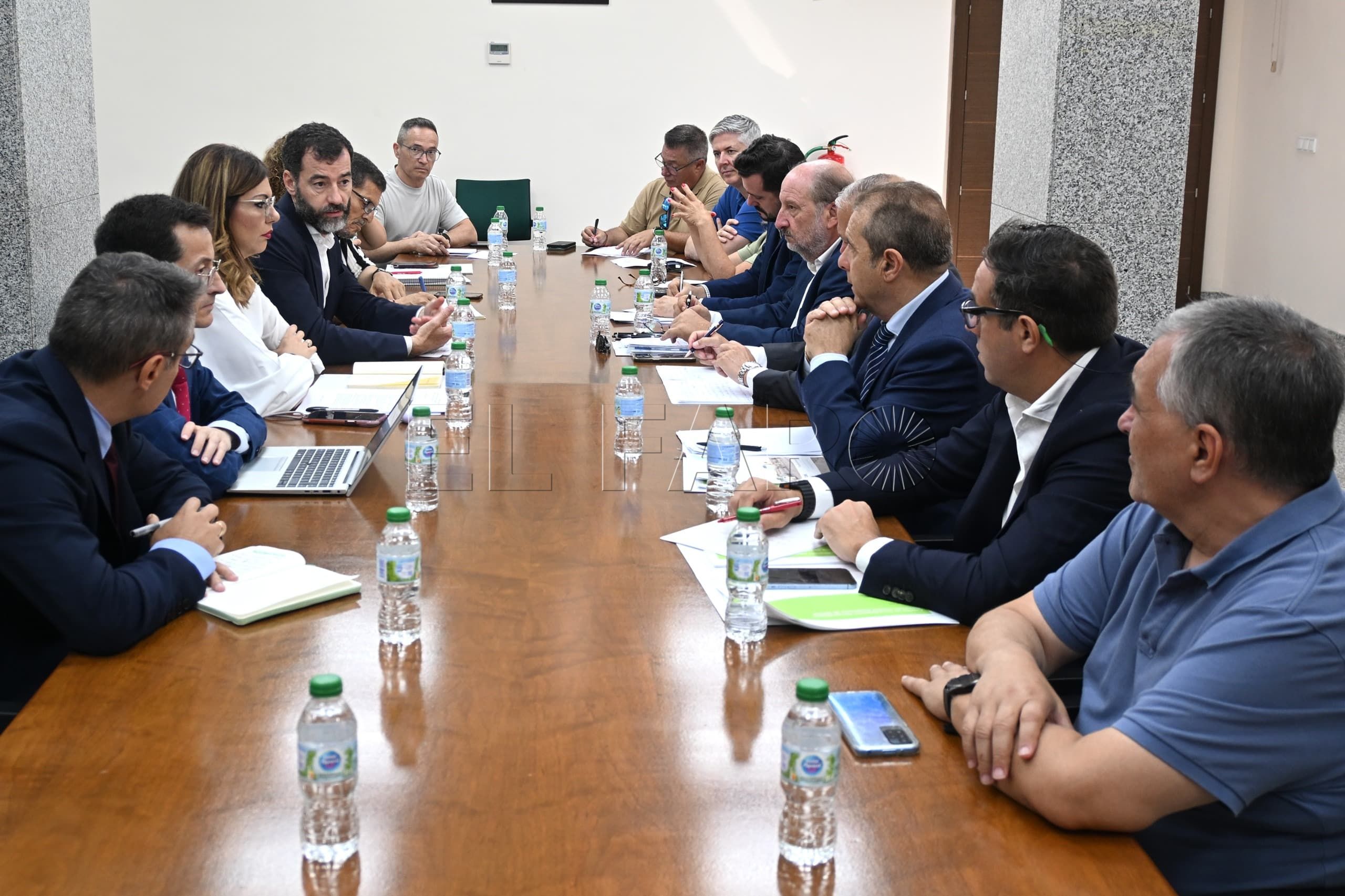 El Ministerio de Transportes estudiará métodos para reducir cancelaciones aéreas en Melilla