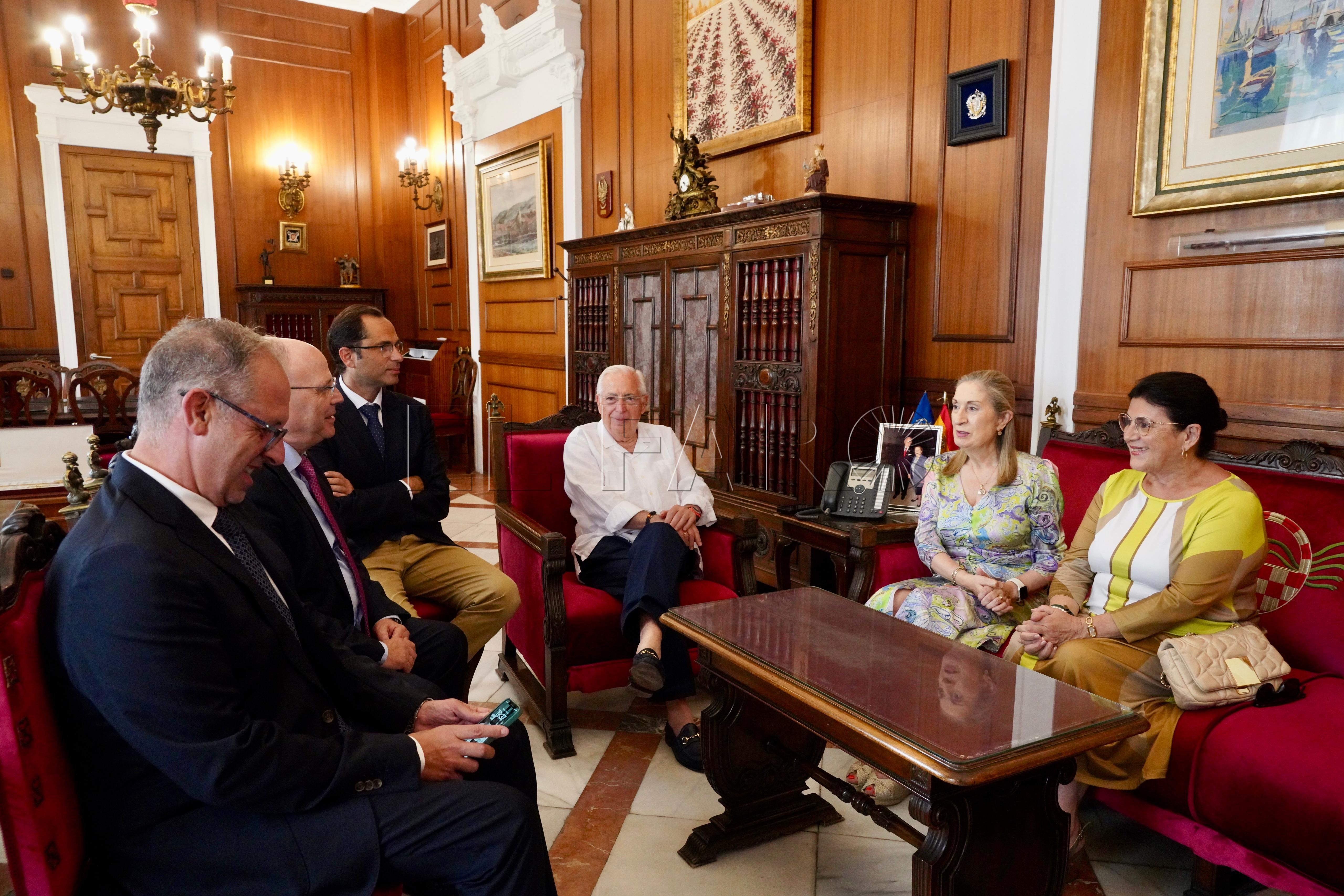Ana Pastor defiende la protección legal de los sanitarios como pilar del sistema de salud