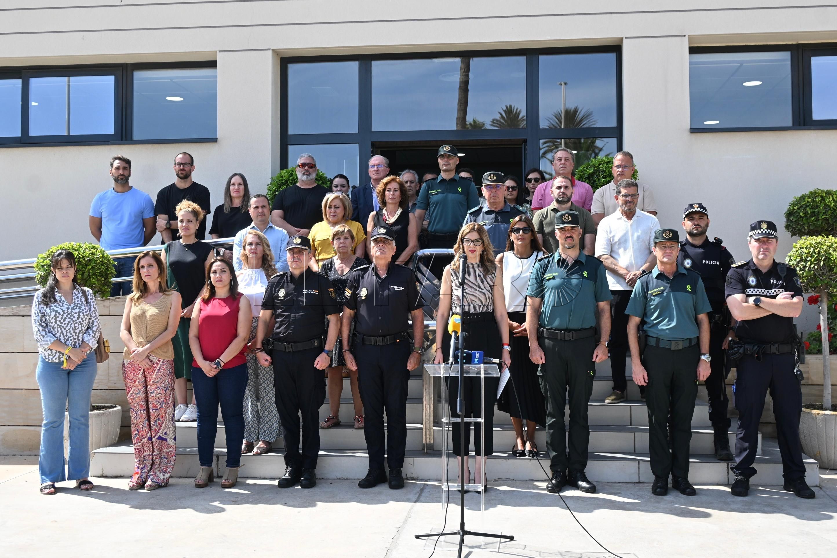 Minuto de silencio en Delegación por Maritza Helen, asesinada por su pareja en La Coruña