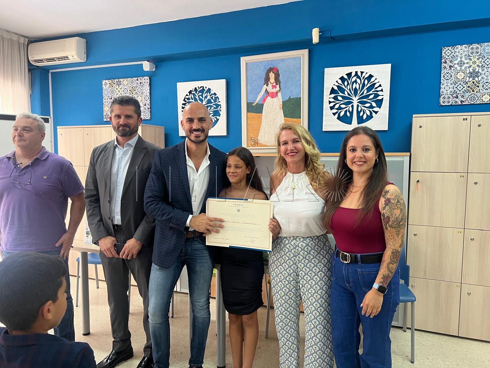 El CEIP Juan Caro entrega las becas 'Juan Jiménez Carmona’ para premiar el esfuerzo y la excelencia académica
