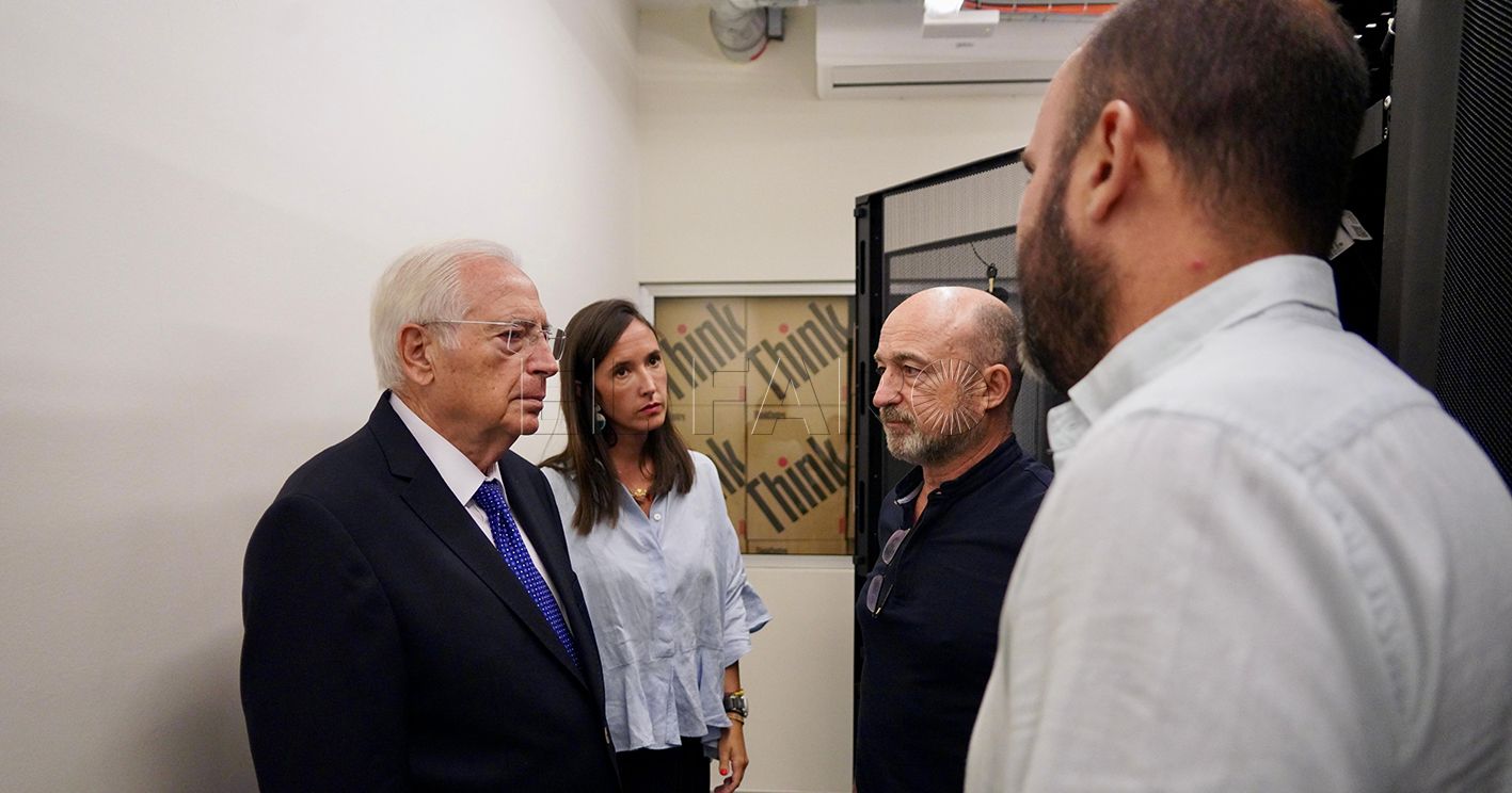 Imbroda acude al Centro Tecnológico para comprobar los avances en la recuperación del sistema informático