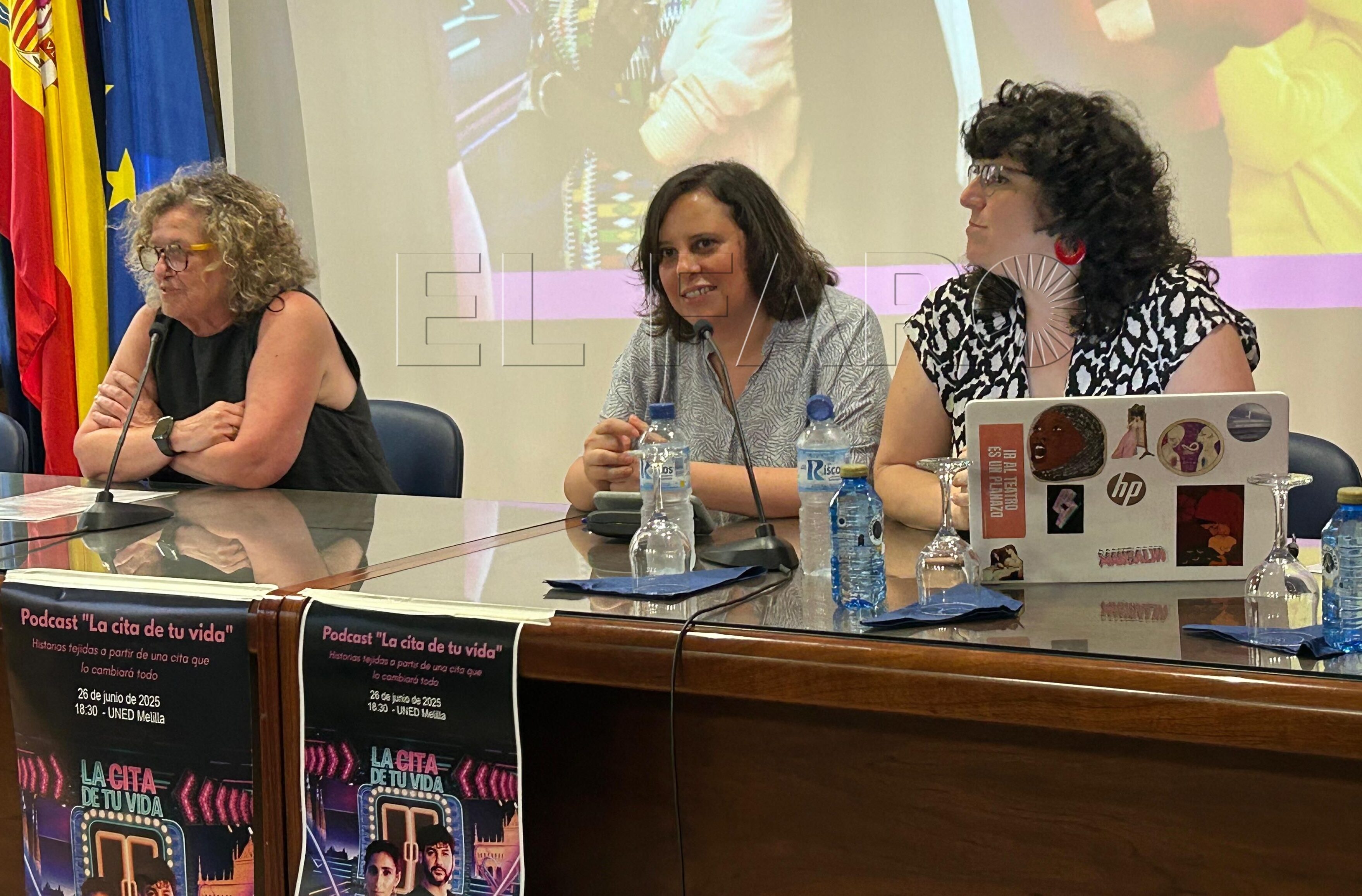 Pedir asilo como si fuera un reality show: La distopía hecha podcast