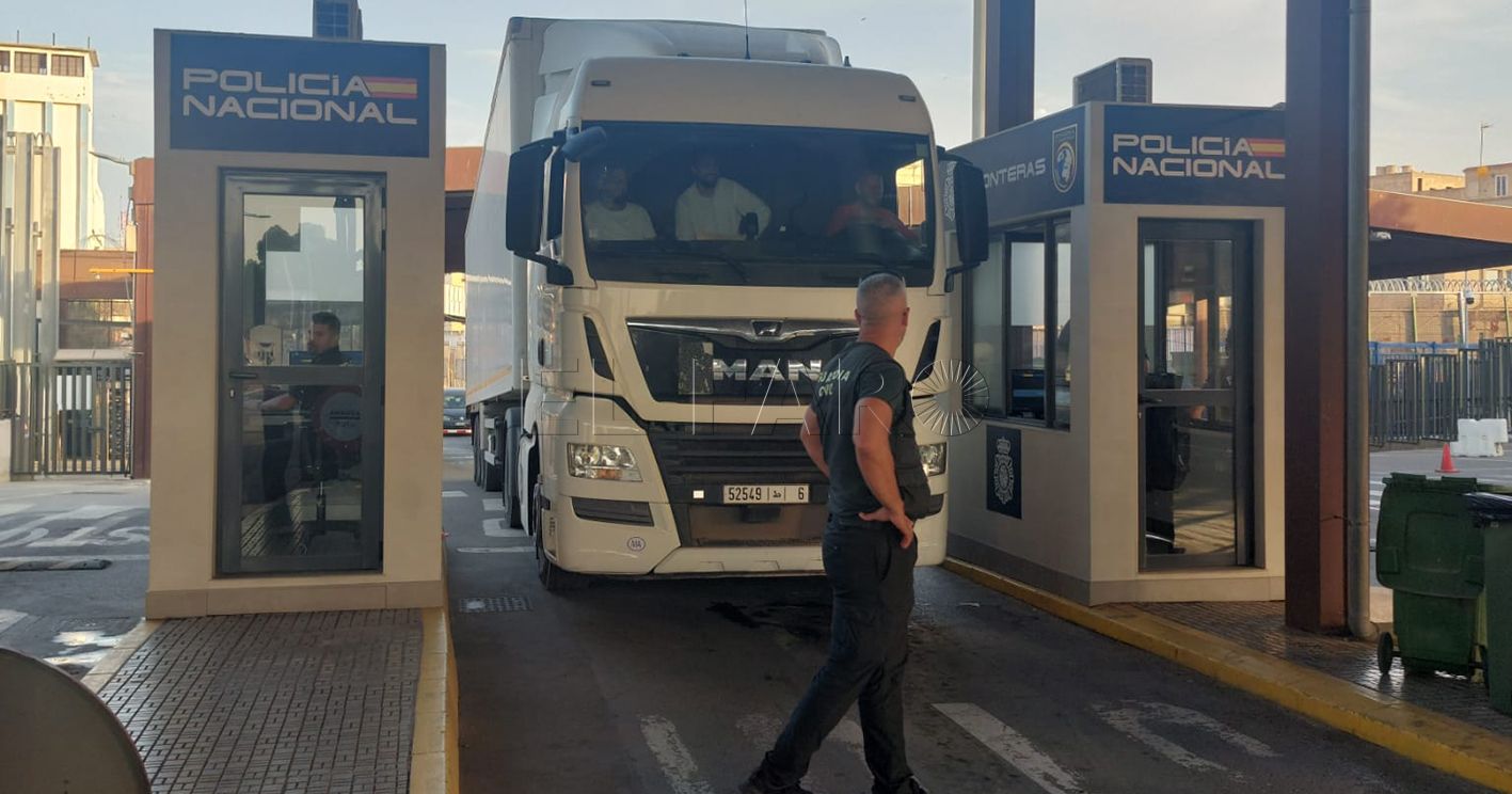 Otro hito en la aduana: llega el primer camión con fruta en siete años