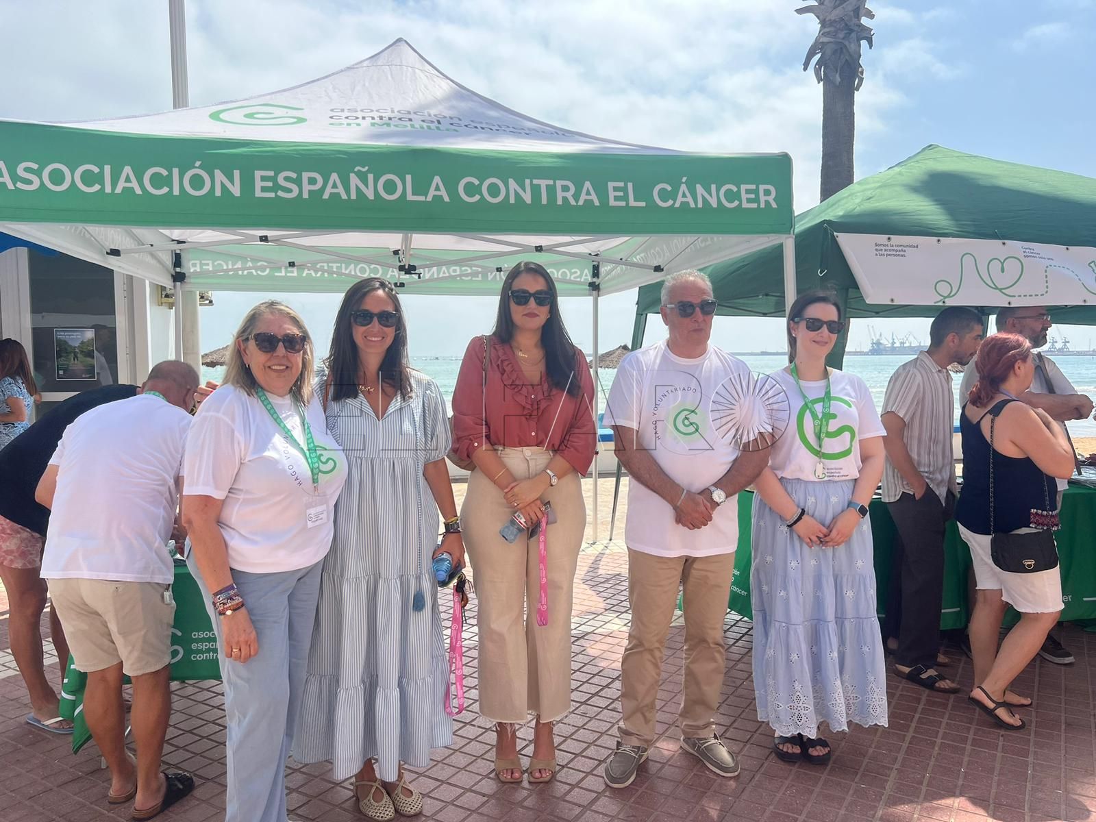La Asociación contra el Cáncer lanza su Campaña de Piel 2025 desde la playa de los Cárabos