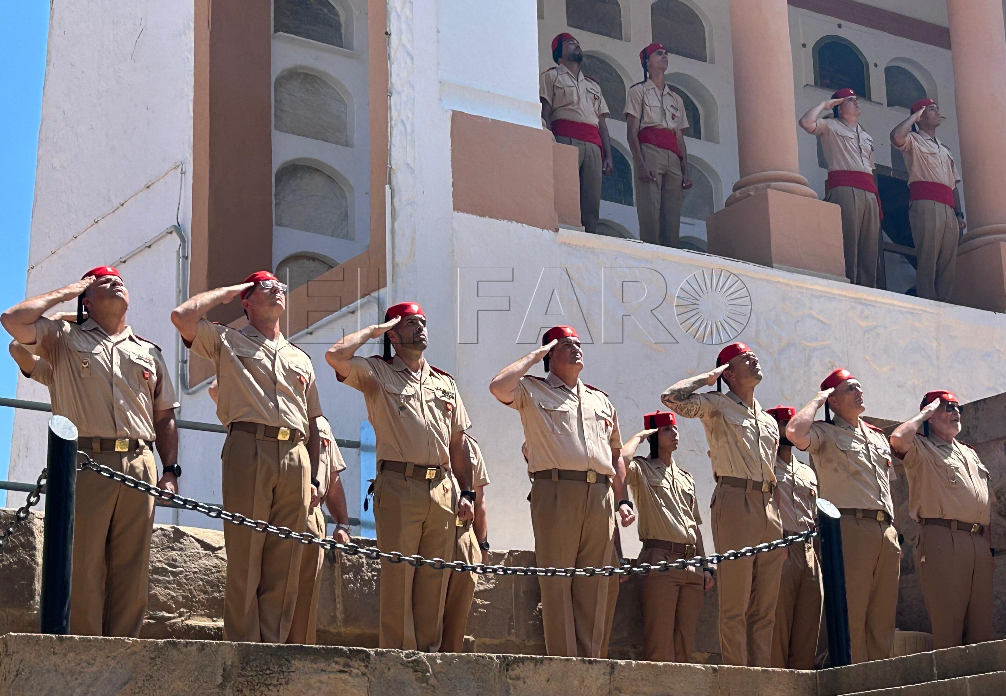 Los Regulares rinden homenaje a sus caídos cristianos y musulmanes