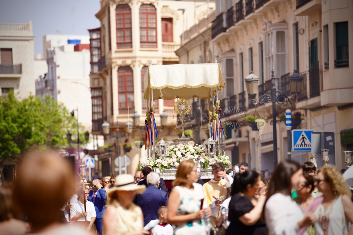 El Corpus Christi llena de devoción las calles de Melilla