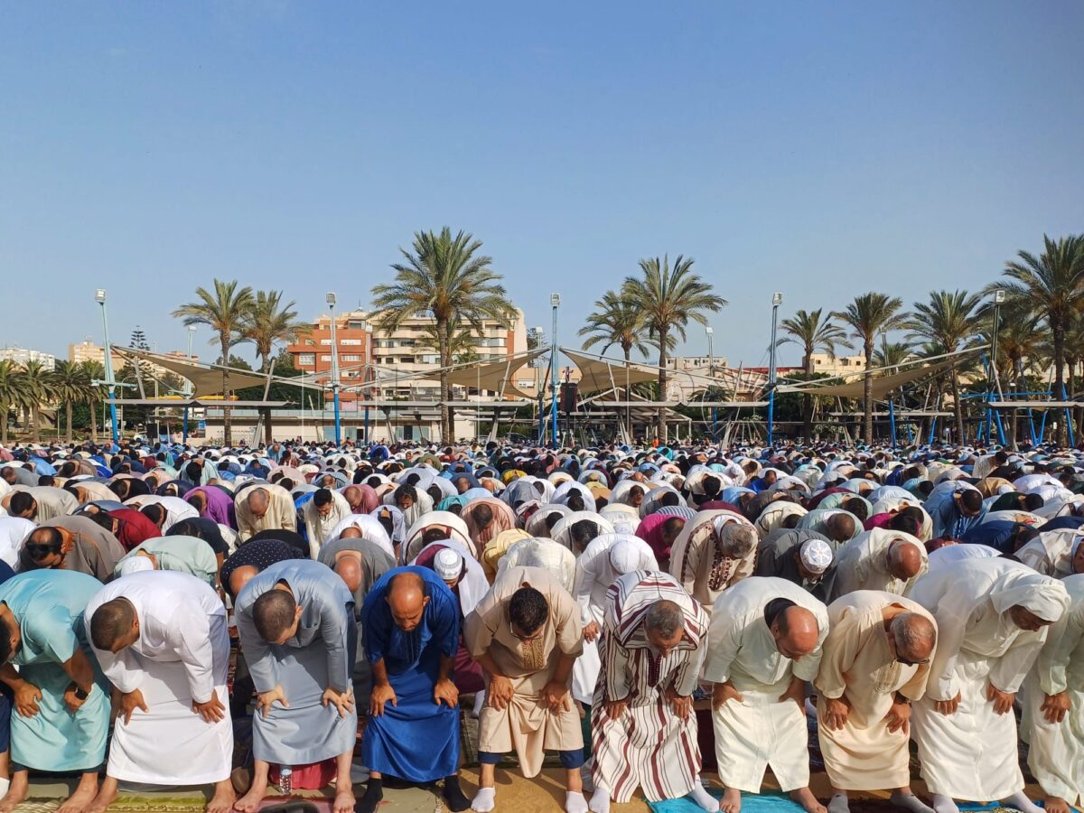 Un llamado a estrechar los lazos comunitarios en el rezo del Eid al-Adha