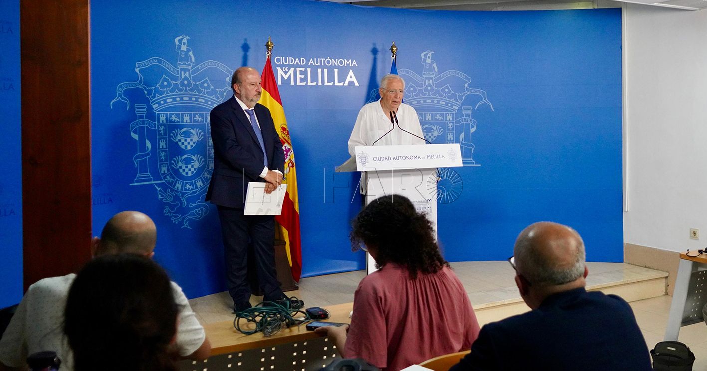 Imbroda echa un órdago con una segunda desaladora