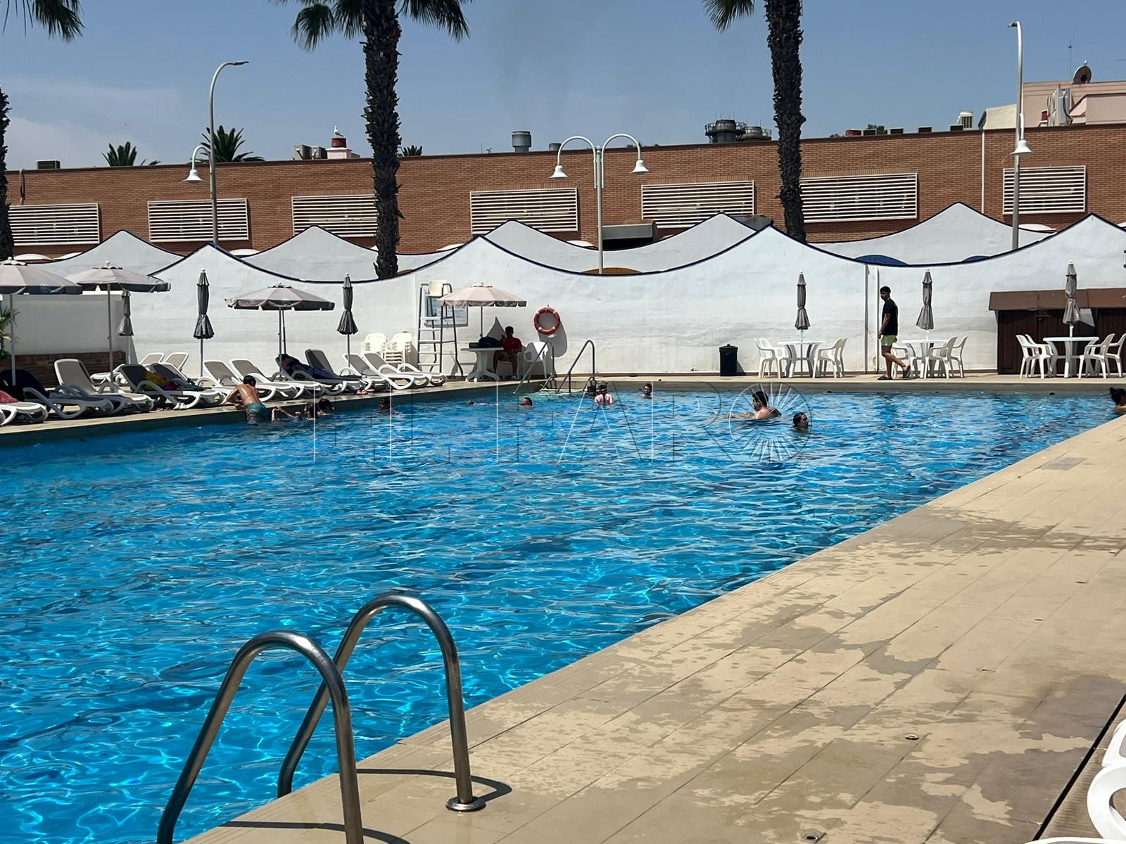Verano a pleno sol en Melilla: las piscinas se llenan en el primer fin de semana de la estación estival
