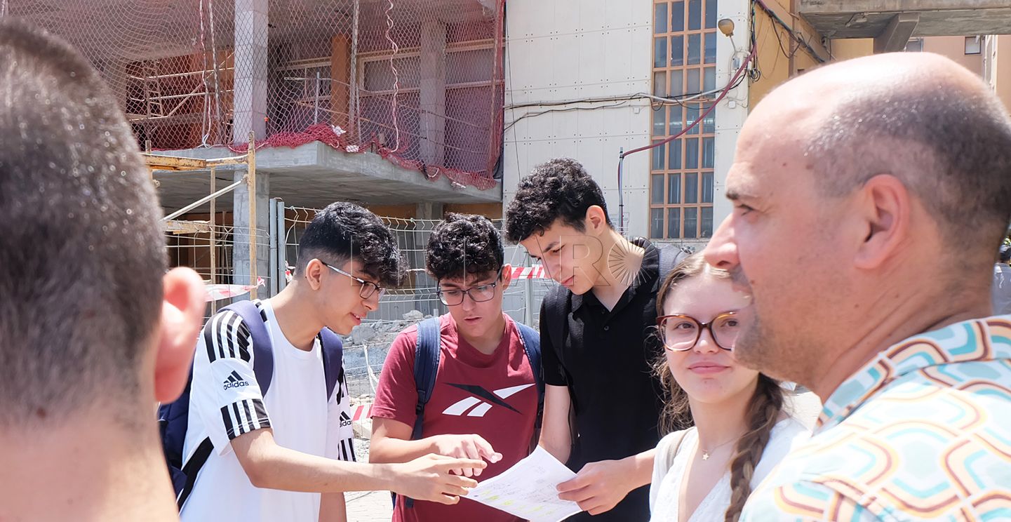 Entre cafés fríos, apuntes arrugados y corazones acelerados