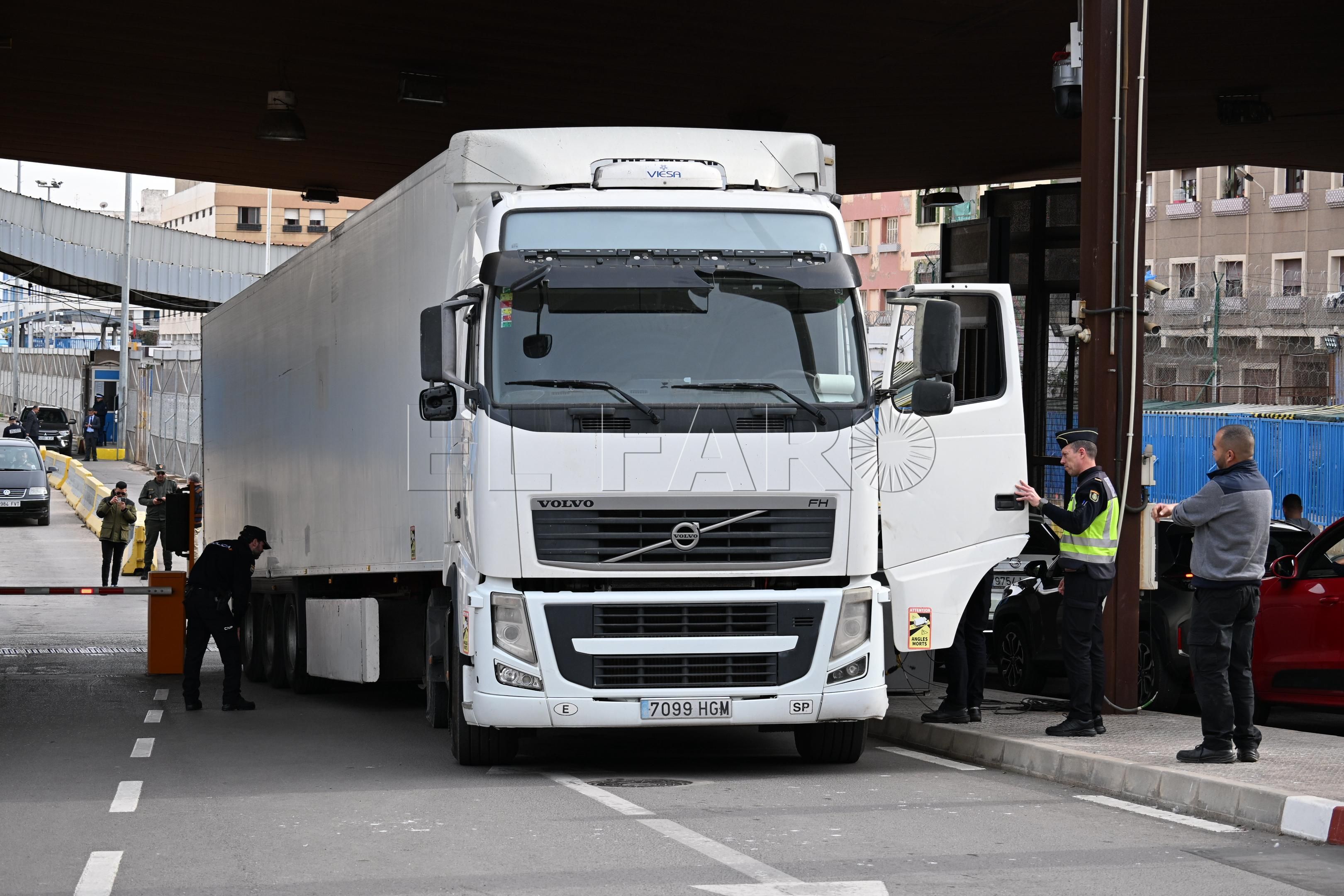 Camión para pasar la aduana