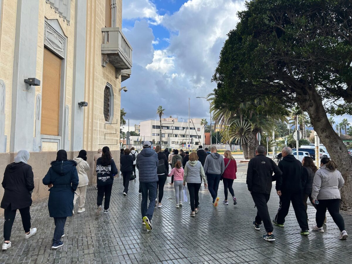 Adimel lleva su caminata saludable por la noche de verano de Melilla
