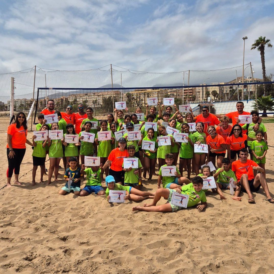 La Federación Melillense de Voleibol clausura con éxito su campus