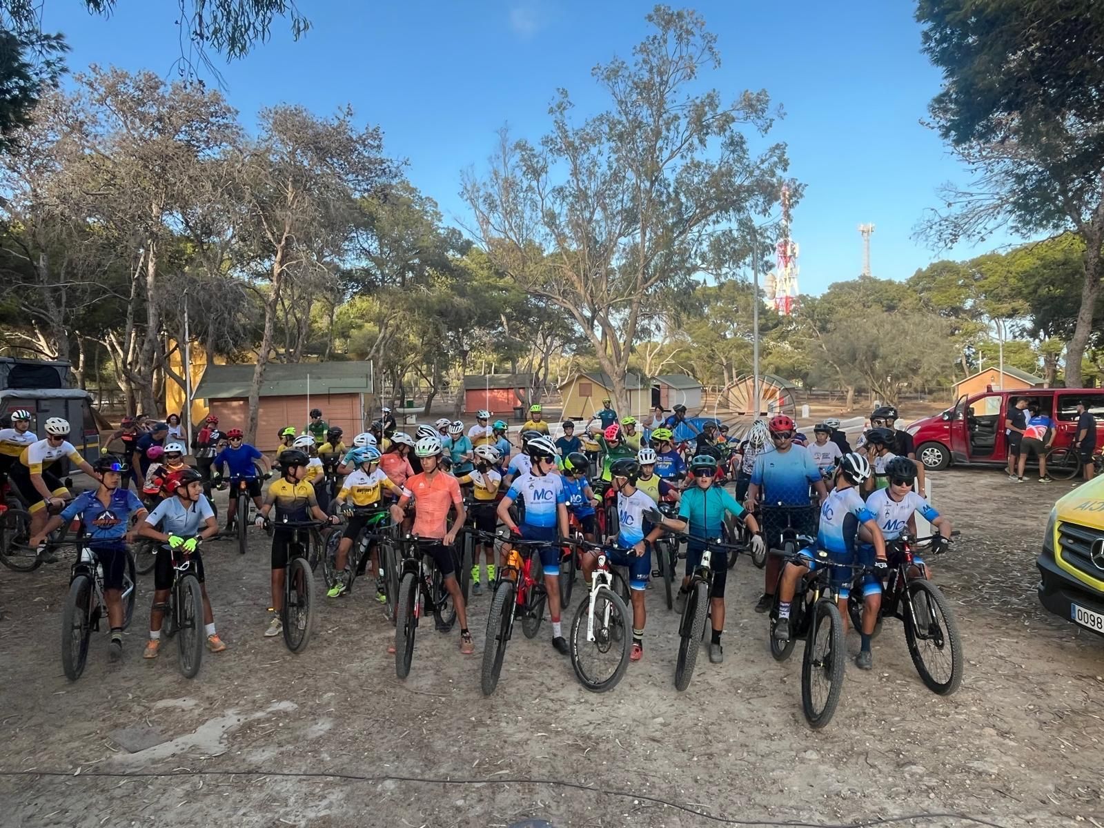 Éxito total en la II Acampada BTT: la Federación Melillense de Ciclismo agota las 54 plazas en solo una semana