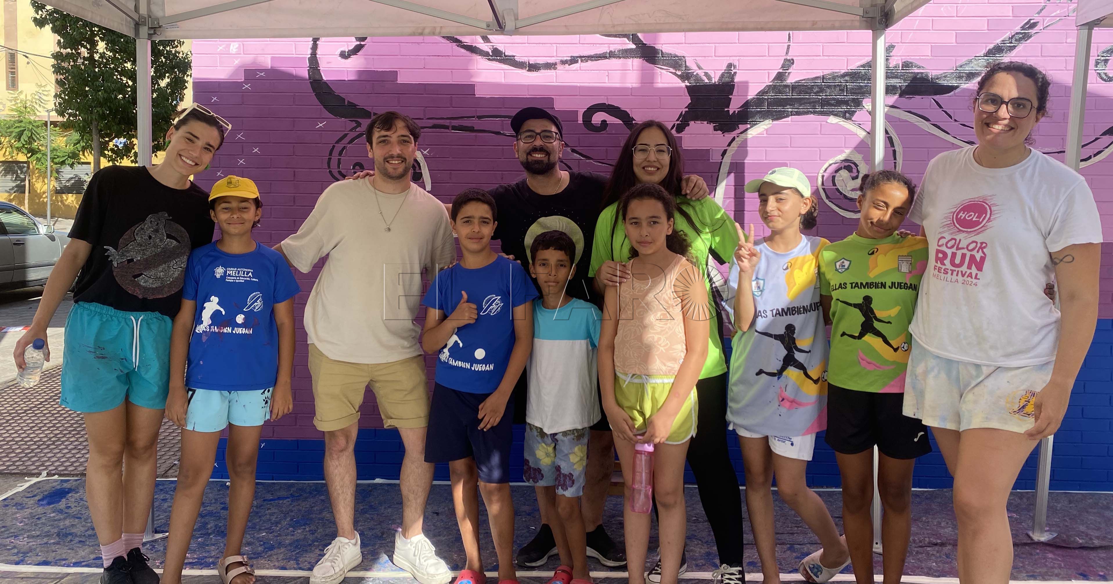 El Rastro cierra un ciclo de arte colectivo con un árbol que habla por todos