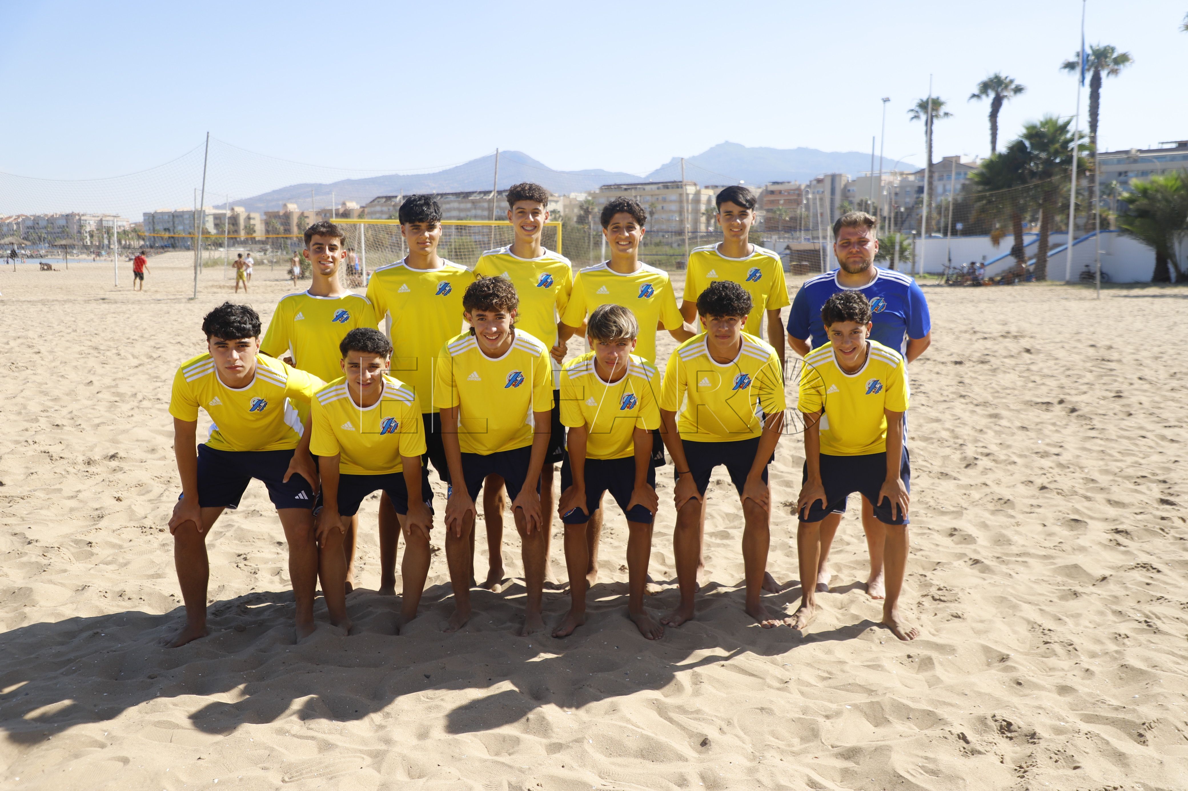 Las selecciones alevín y cadete de fútbol playa, a escena
