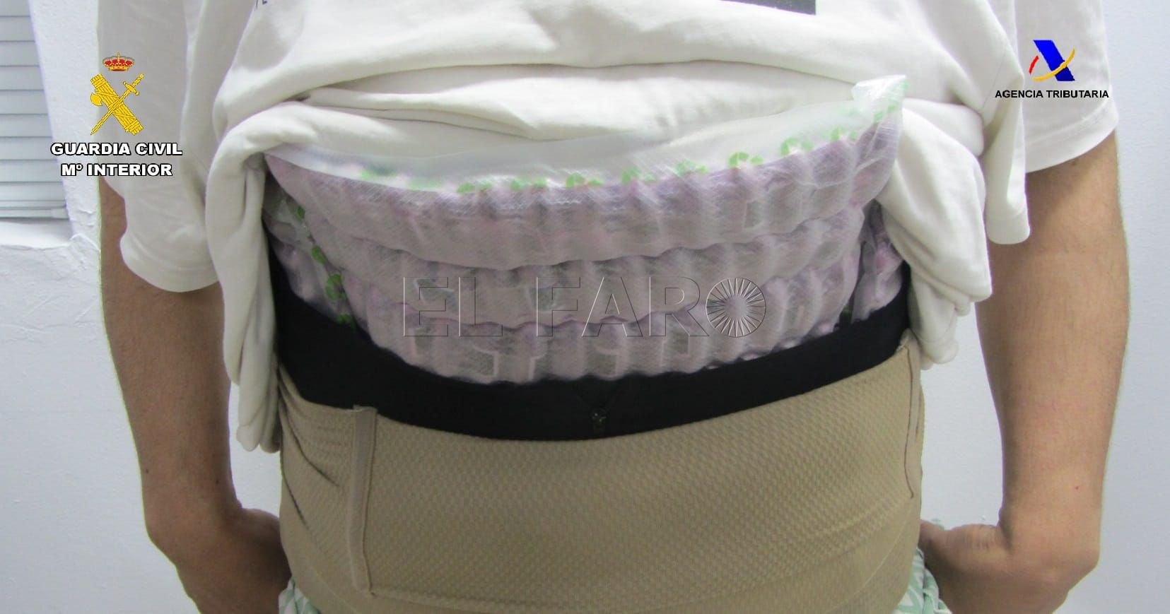 Llevaban la droga entre la ropa