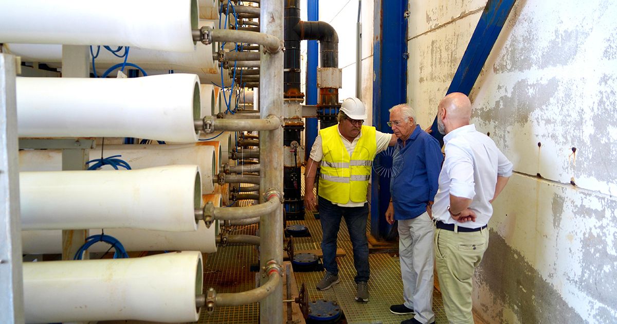 Imbroda garantiza que el problema del agua será “un mal sueño” en unos tres años