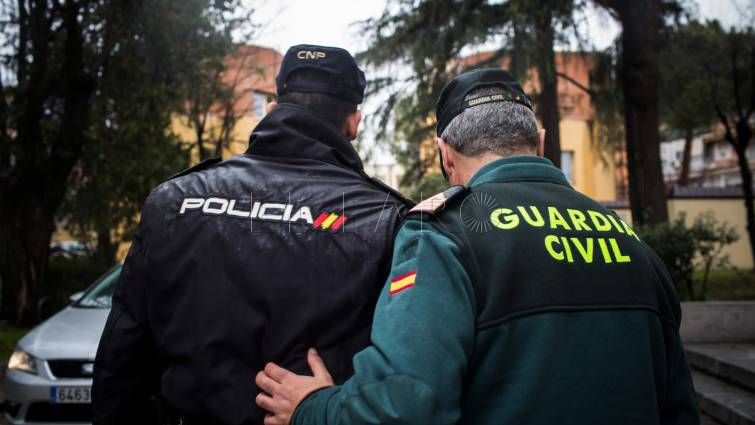 Policías Nacionales y Guardias Civiles