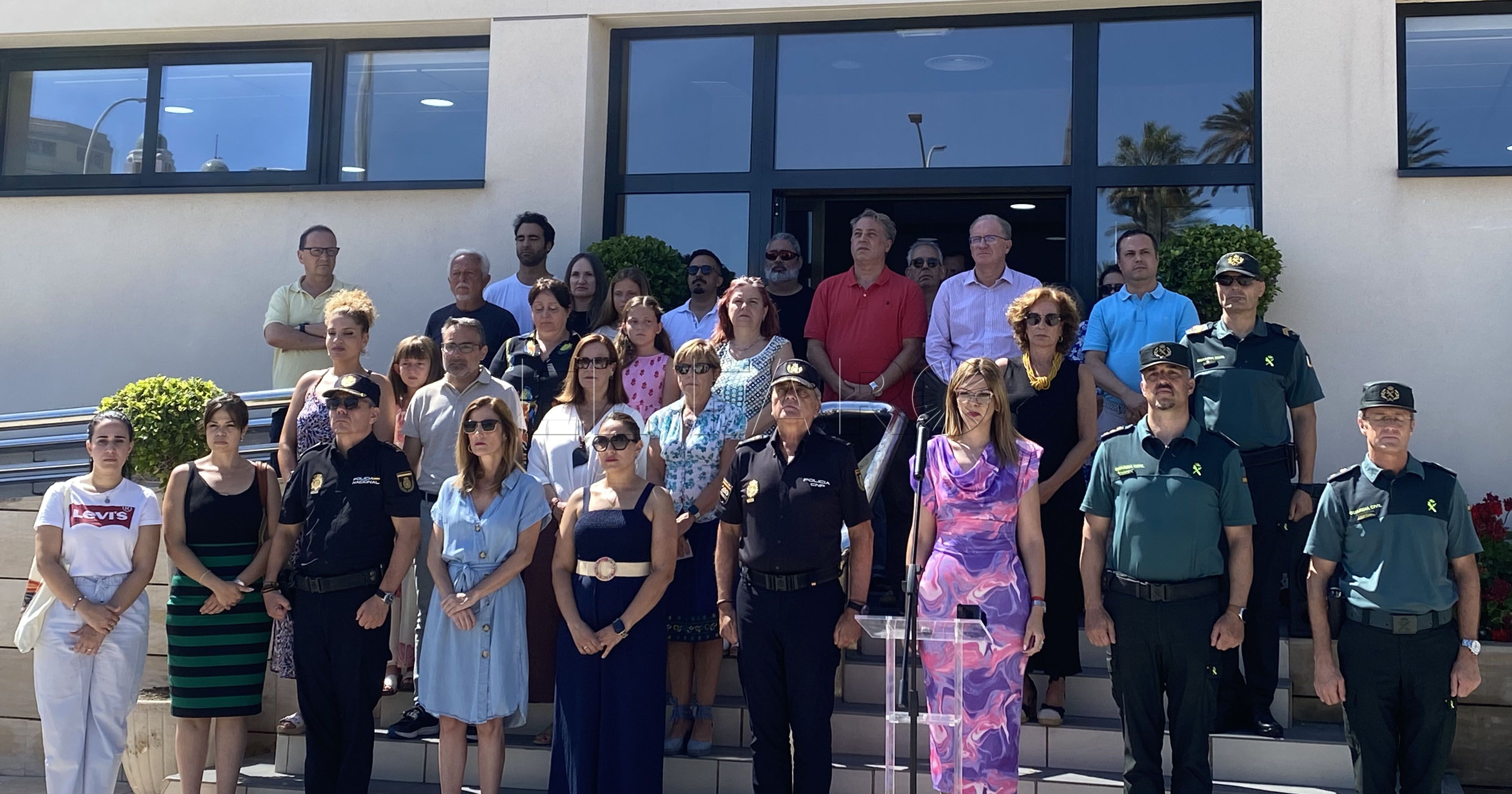 Delegación rinde homenaje con un minuto de silencio por el feminicidio de Josefa